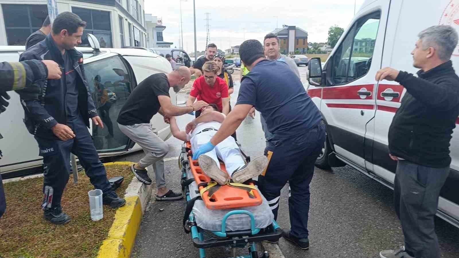 Kavşakta çarpıştığı otomobilin devrilmesine sebep oldu, sürücü 1.18 promil alkollü çıktı