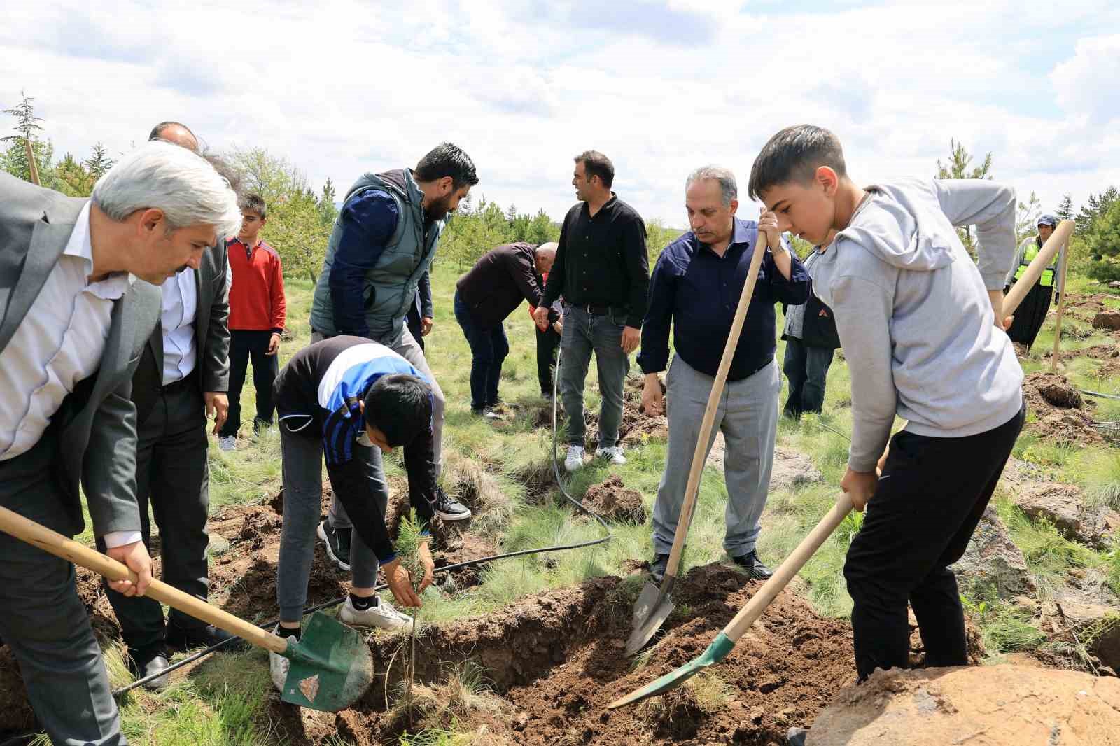 Talaslı çocuklar, Süleymanlı’da geleceğe umut fidanı dikti