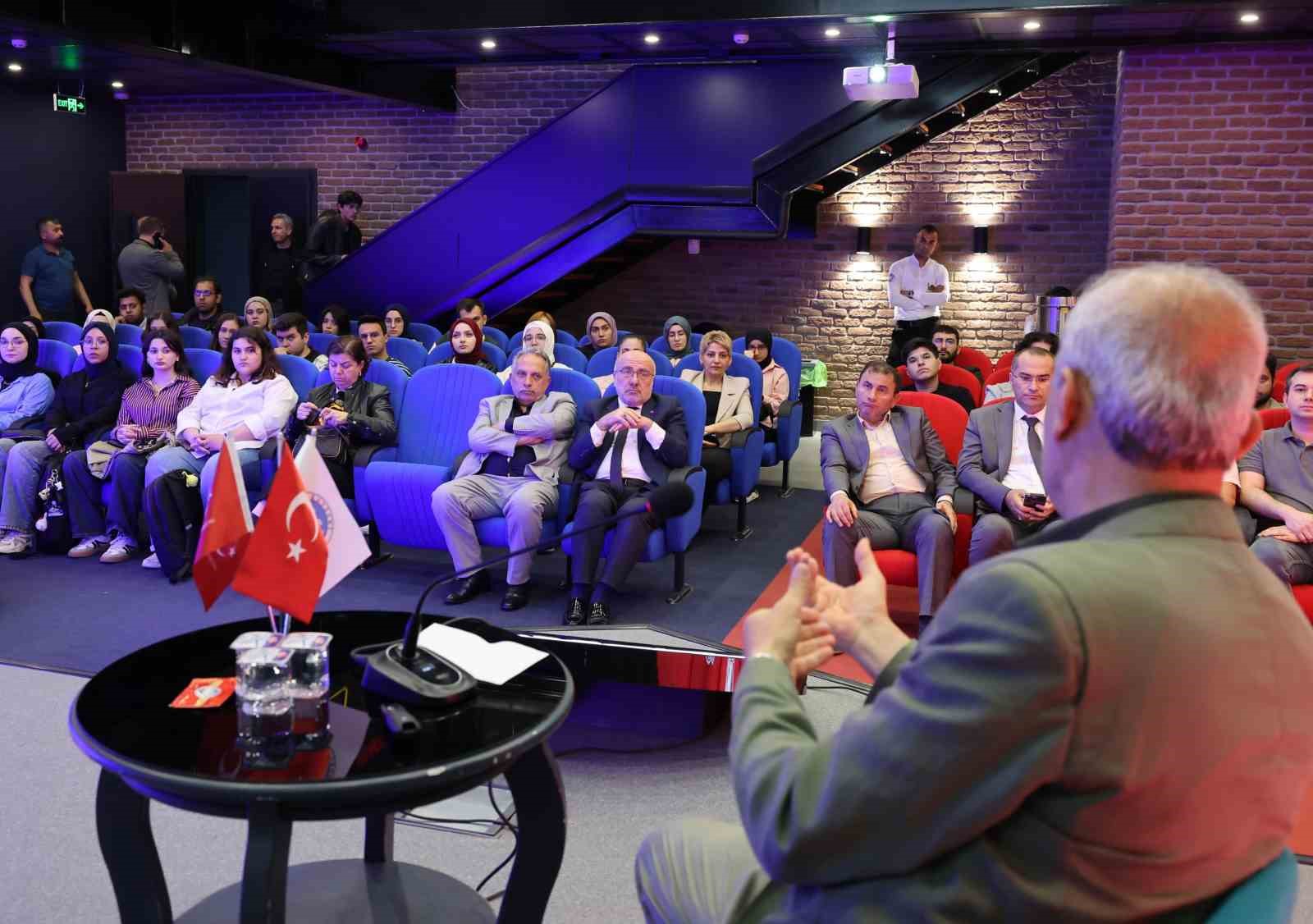 KAYÜ’de ’Yapay Zekâ ve ABC: Bilimde Yeni Krallık ve Kraliçesi’ konferansı düzenlendi