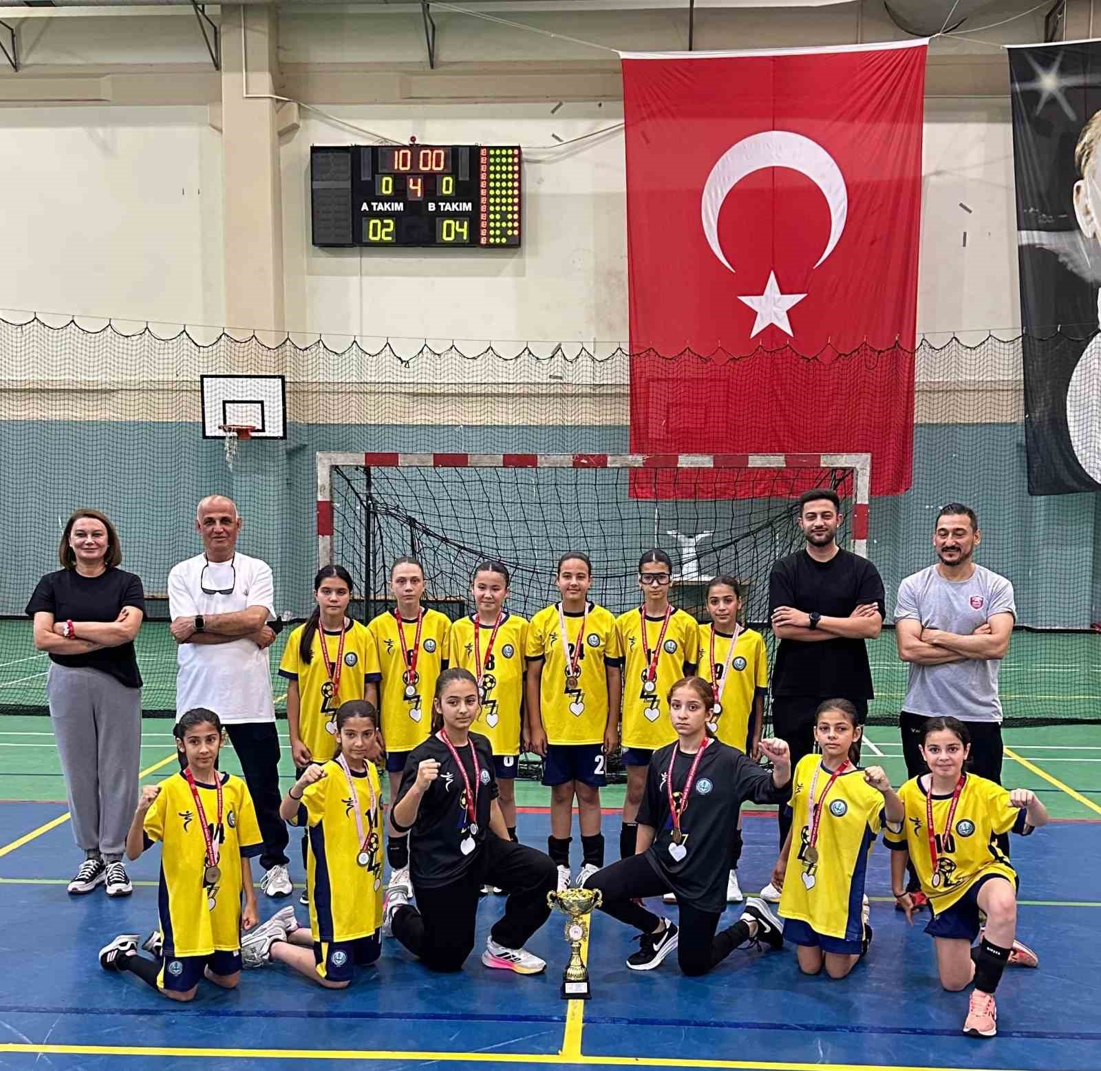 Nadire Konuk-Ali Oğuz Konuk Ortaokulu T&uuml;rkiye şampiyonu
