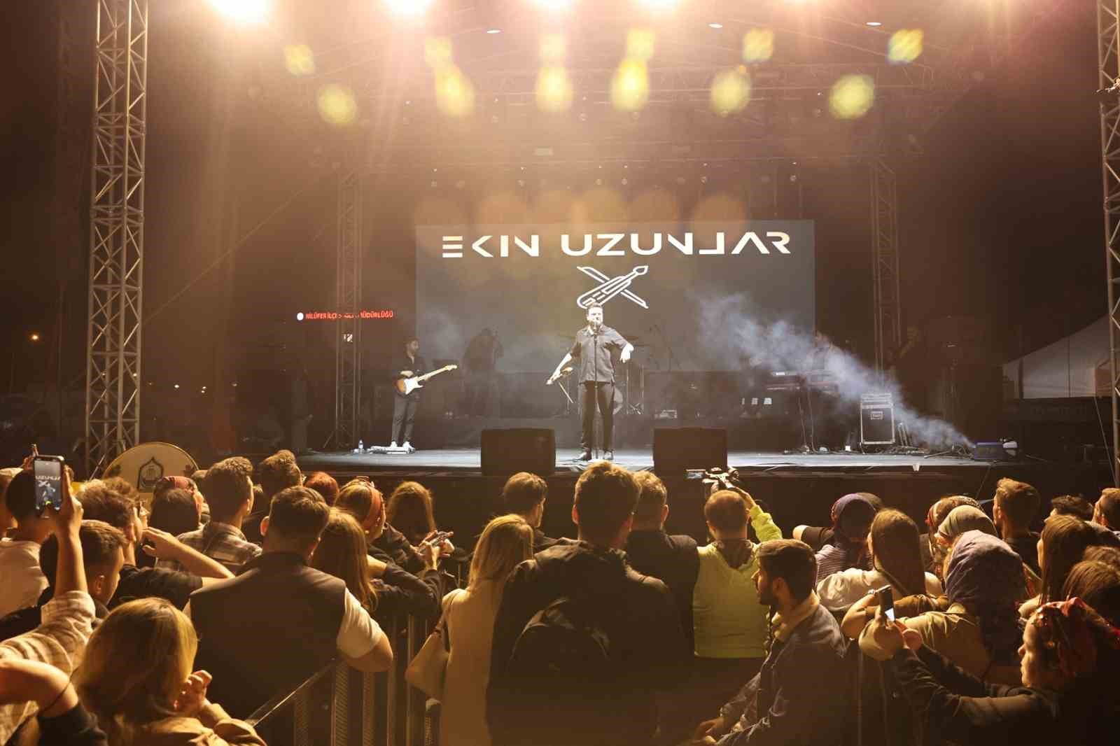 Nil&uuml;fer Karadeniz Festivali&rsquo;nde Ekin Uzunlar r&uuml;zgarı
