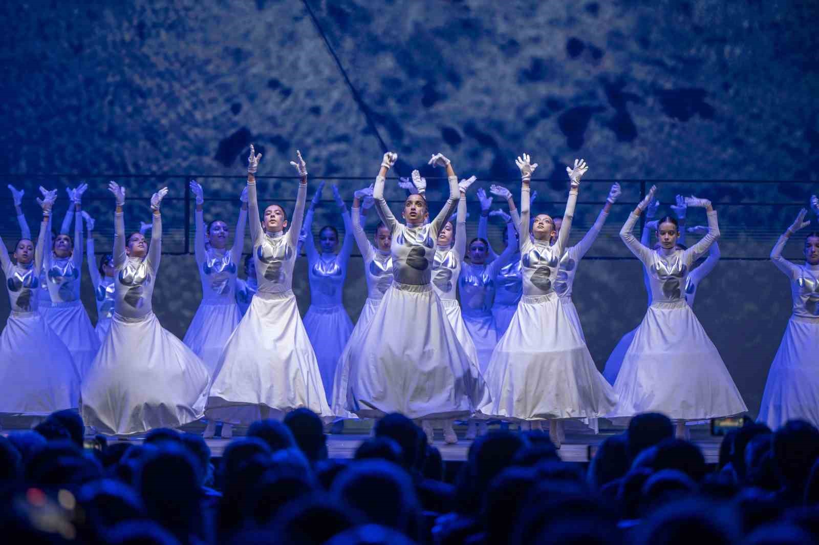 Bahçeşehir Kolejinden yıl sonu gösterisi