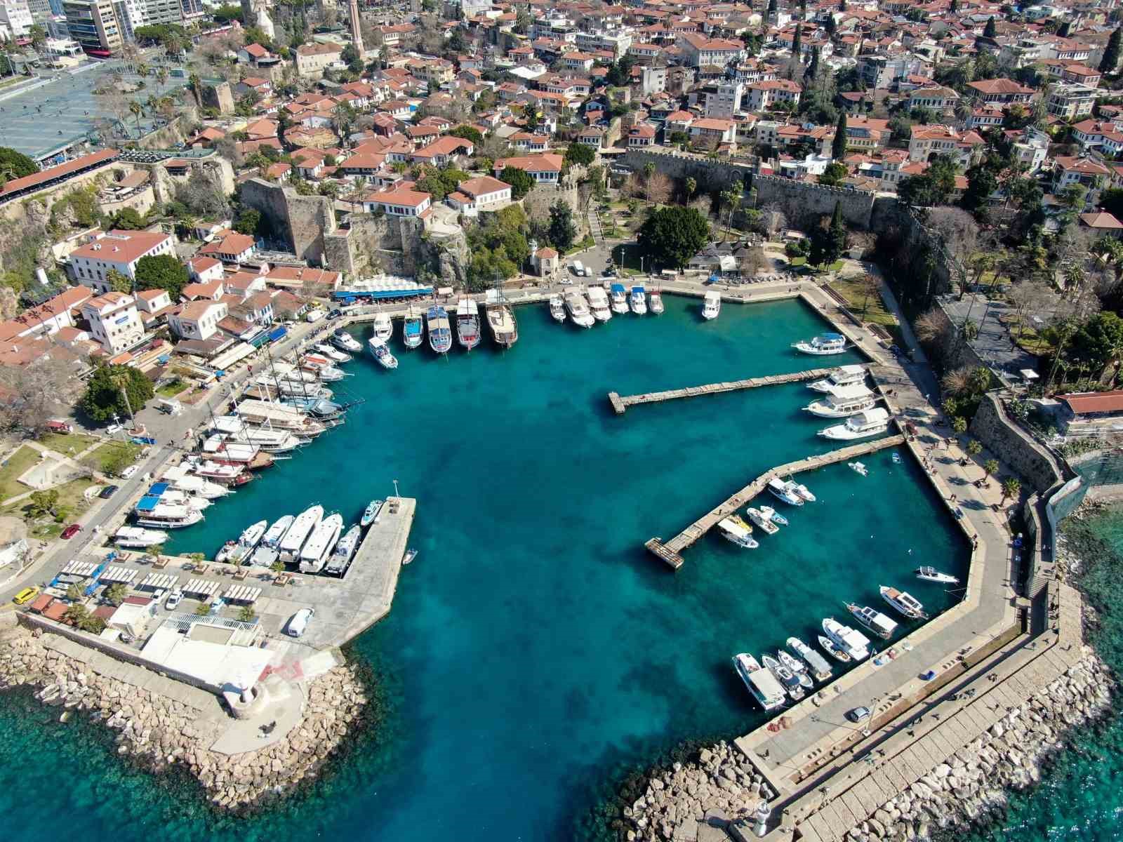 Antalya’da yangın tedbirleri yetersiz olan 174 turistik tesisin ruhsatı askıya alındı