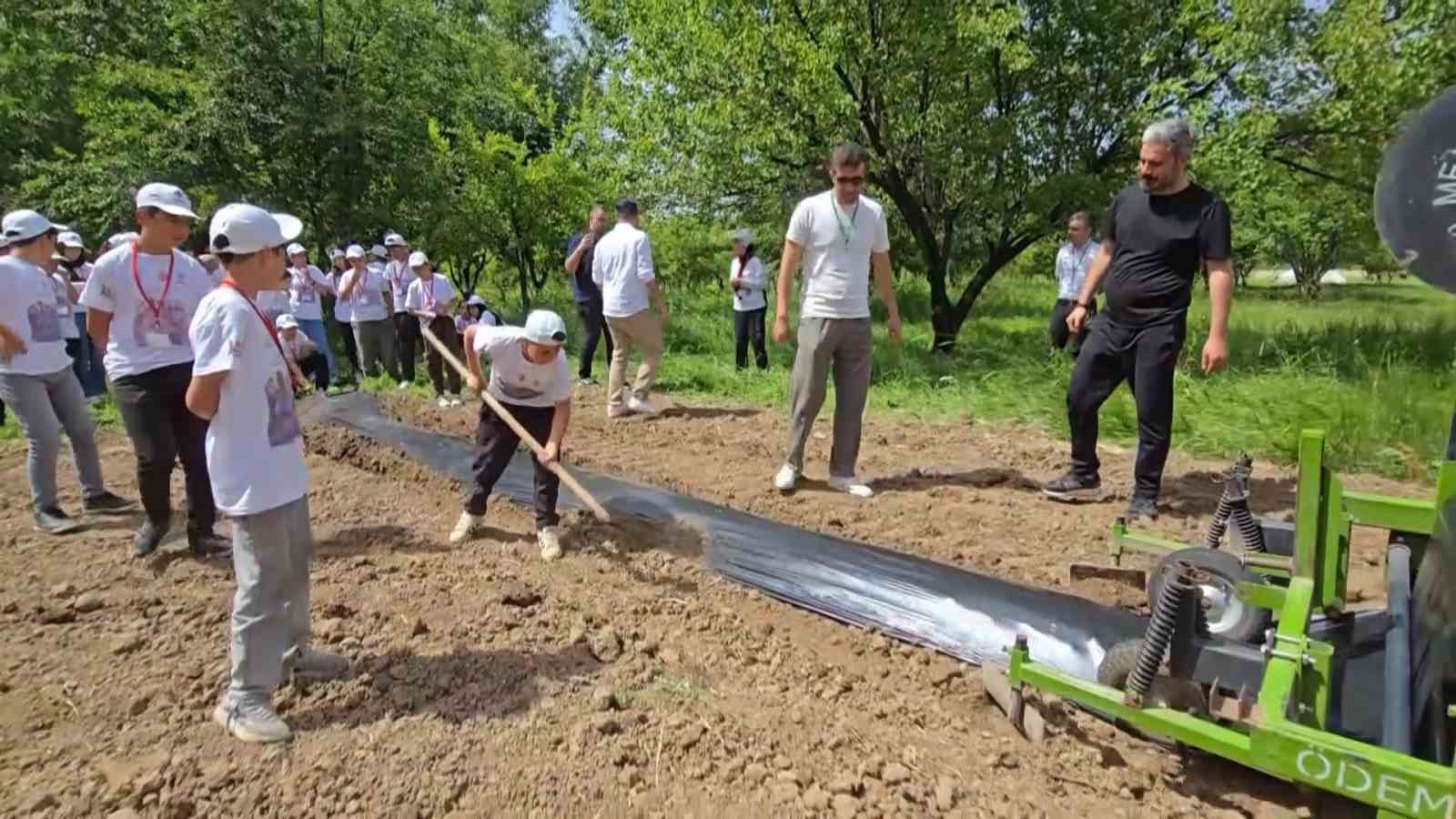 Bing&ouml;l&rsquo;de T&Uuml;BİTAK 4004 başarısı
