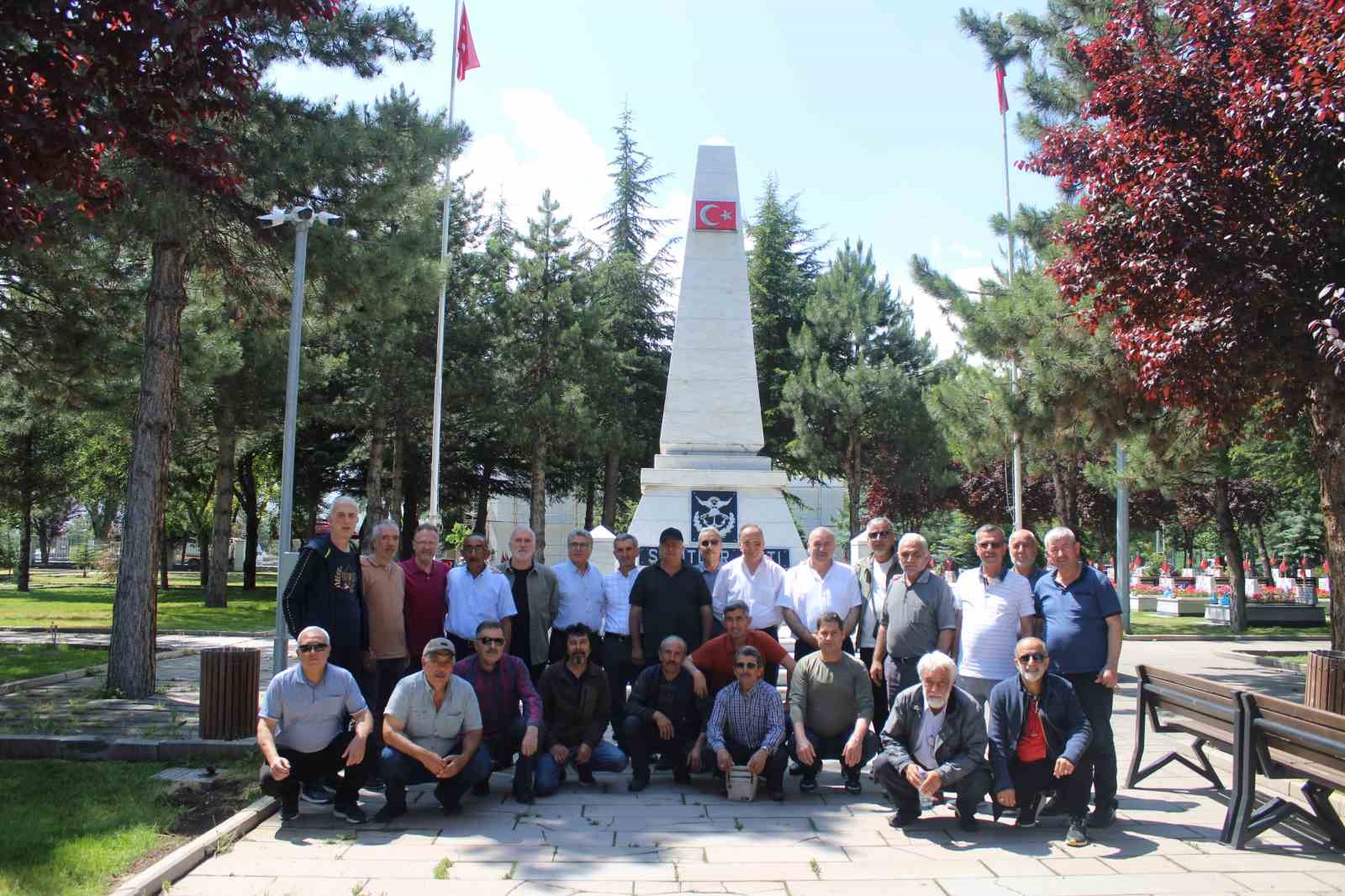 40 yıllık asker arkadaşları Kayseri’de buluştu