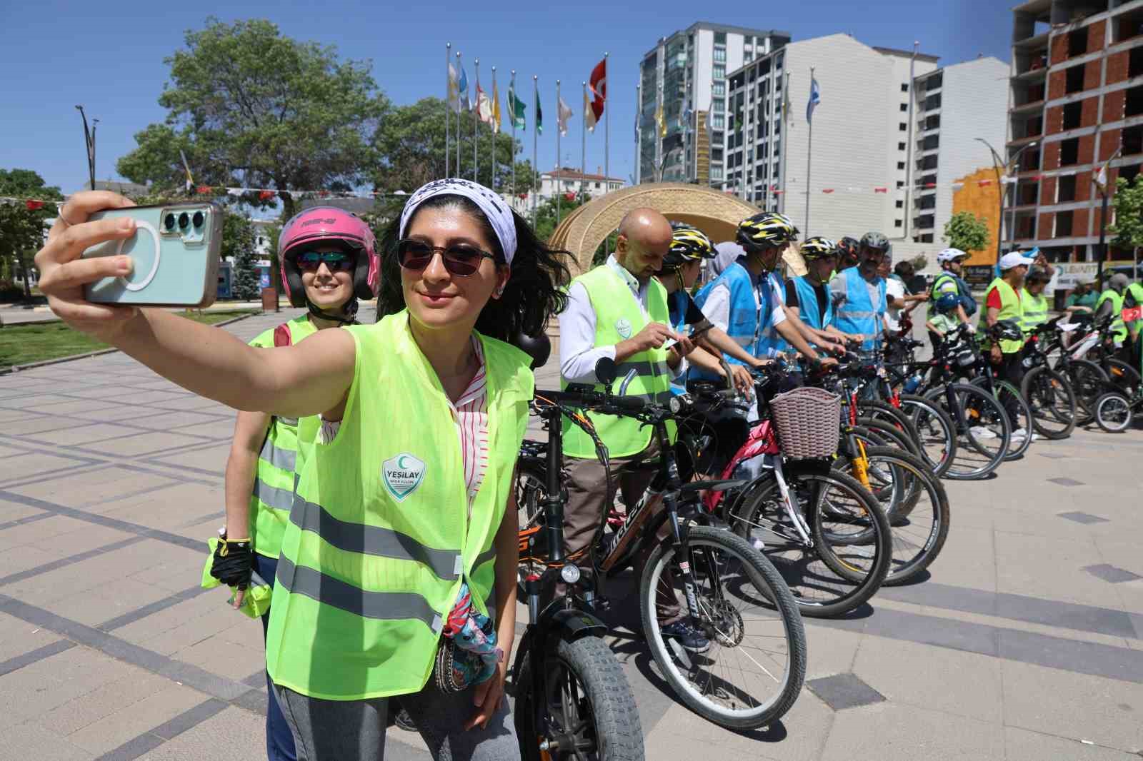 Elazığ’da pedallar sağlık için çevrildi