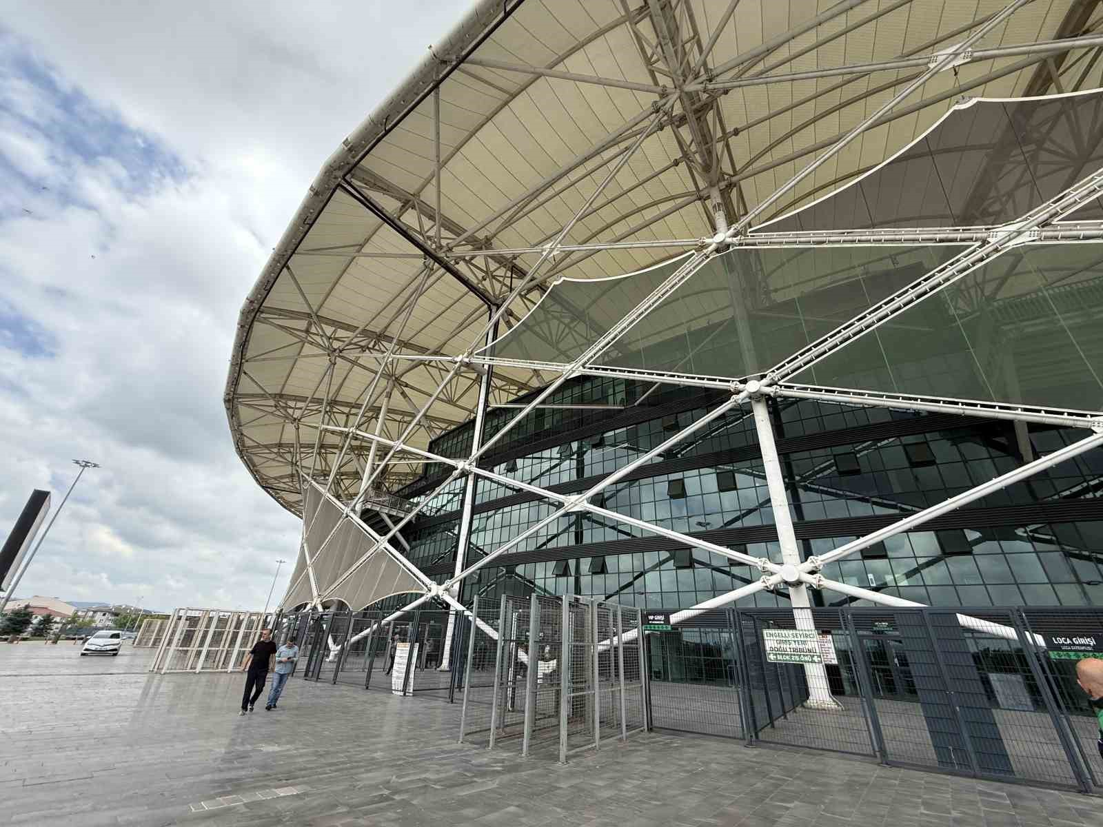 Yeterli çoğunluk sağlanamadı: Sakaryaspor’un geleceği 8 Haziran’da belirlenecek