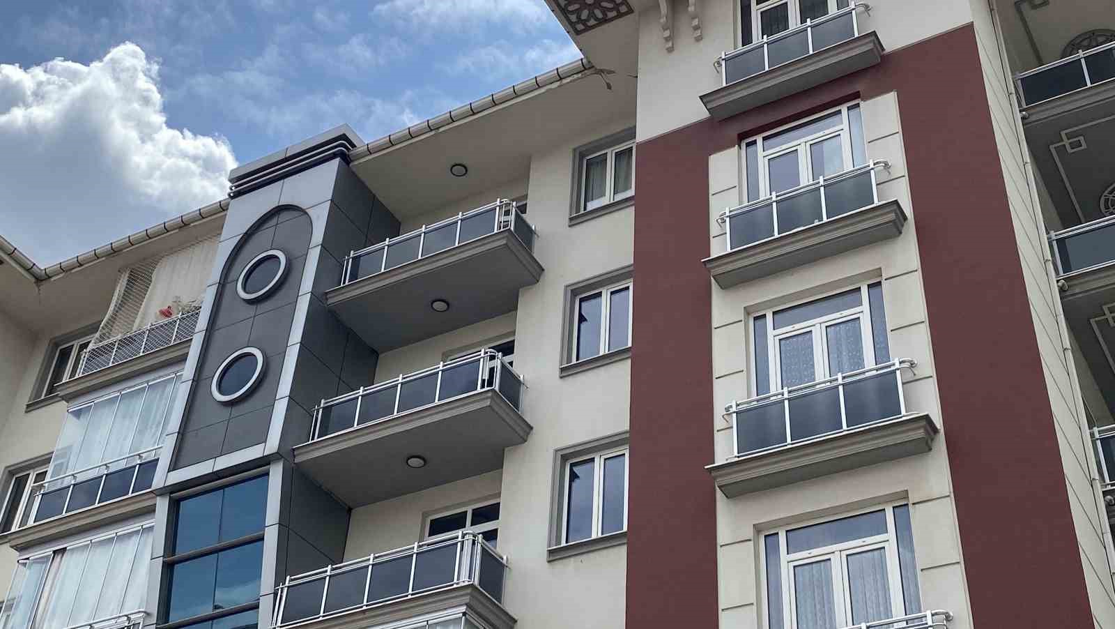 Apartmanın 5&rsquo;inci katından d&uuml;şen 2 yaşındaki &ccedil;ocuk hayatını kaybetti
