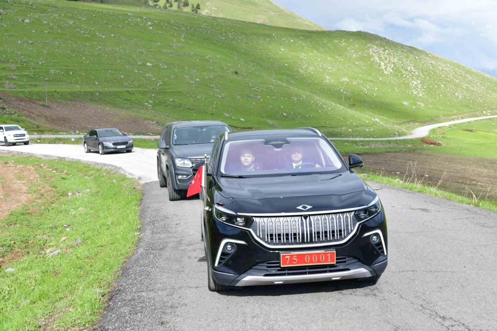 Ardahan’da köy yolları asfalt yerine beton kullanılarak yenileniyor