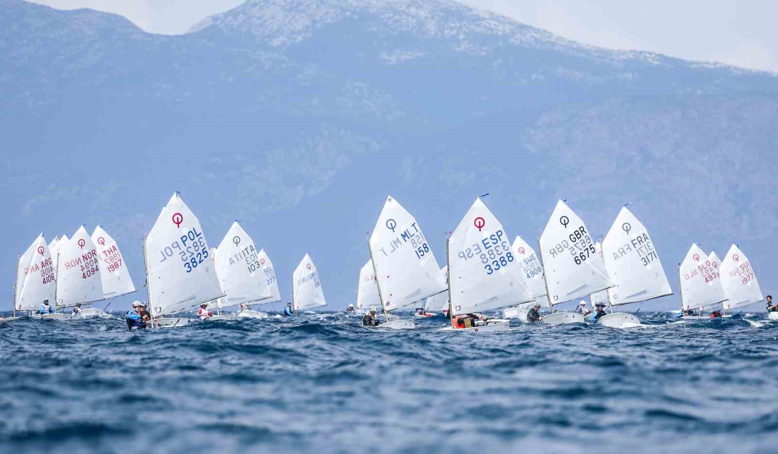 Çeşme’de, yelkende kıyasıya rekabet