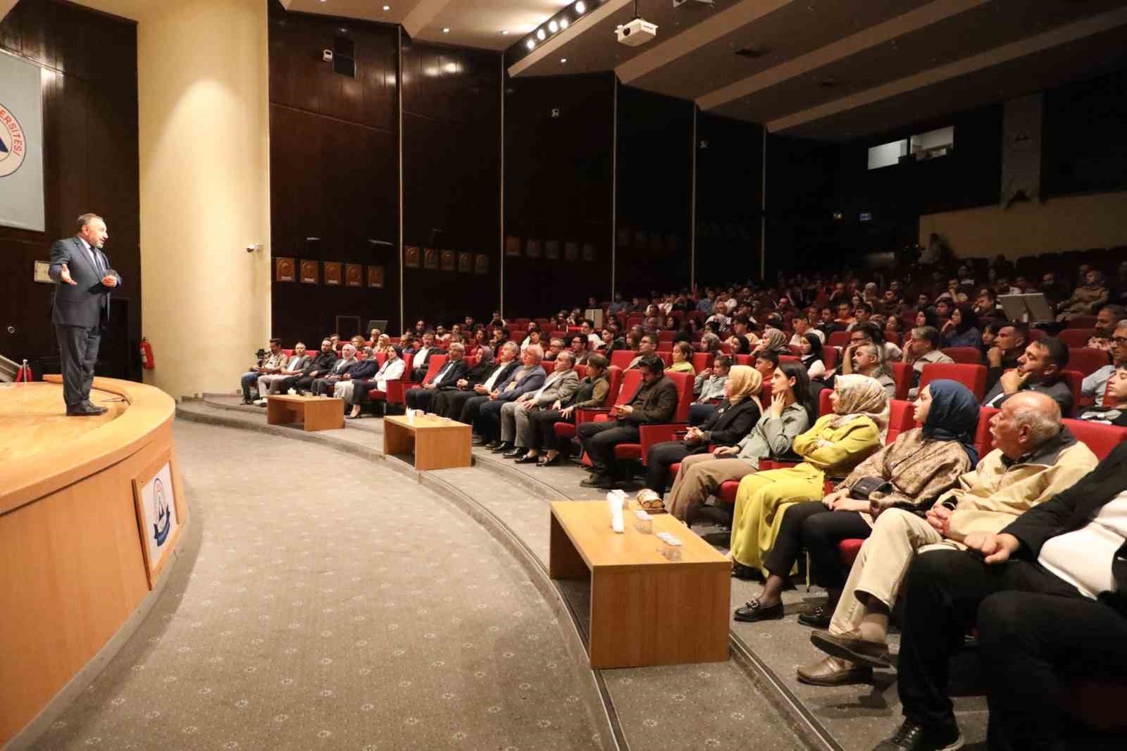 Melikgazi’de ’Kızılelma’ konferansı