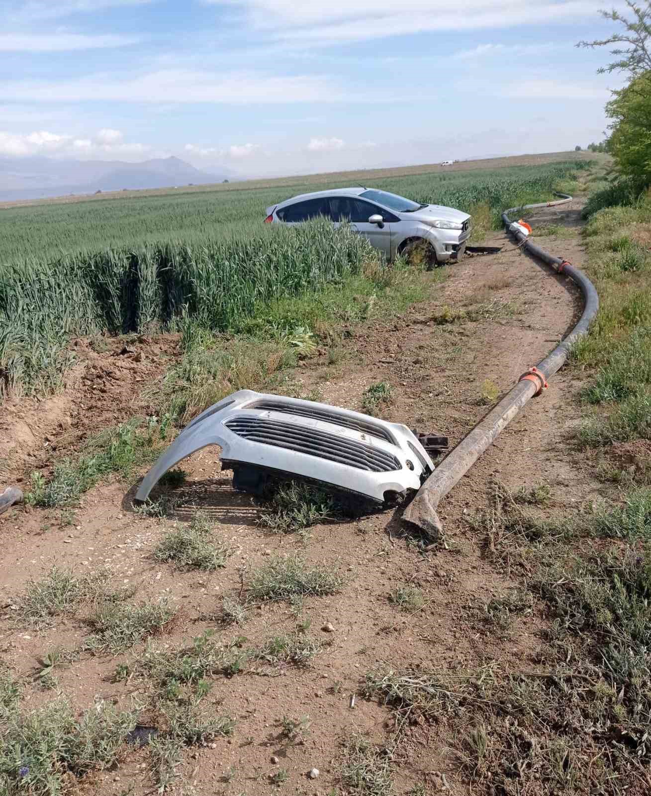 Karaman’da otomobil tarlaya devrildi: 1 yaralı