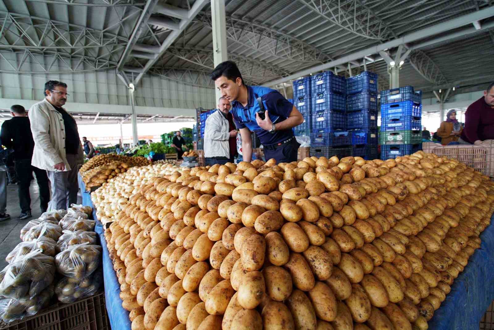 Meram zabıtasından pazar ve marketlere sıkı takip