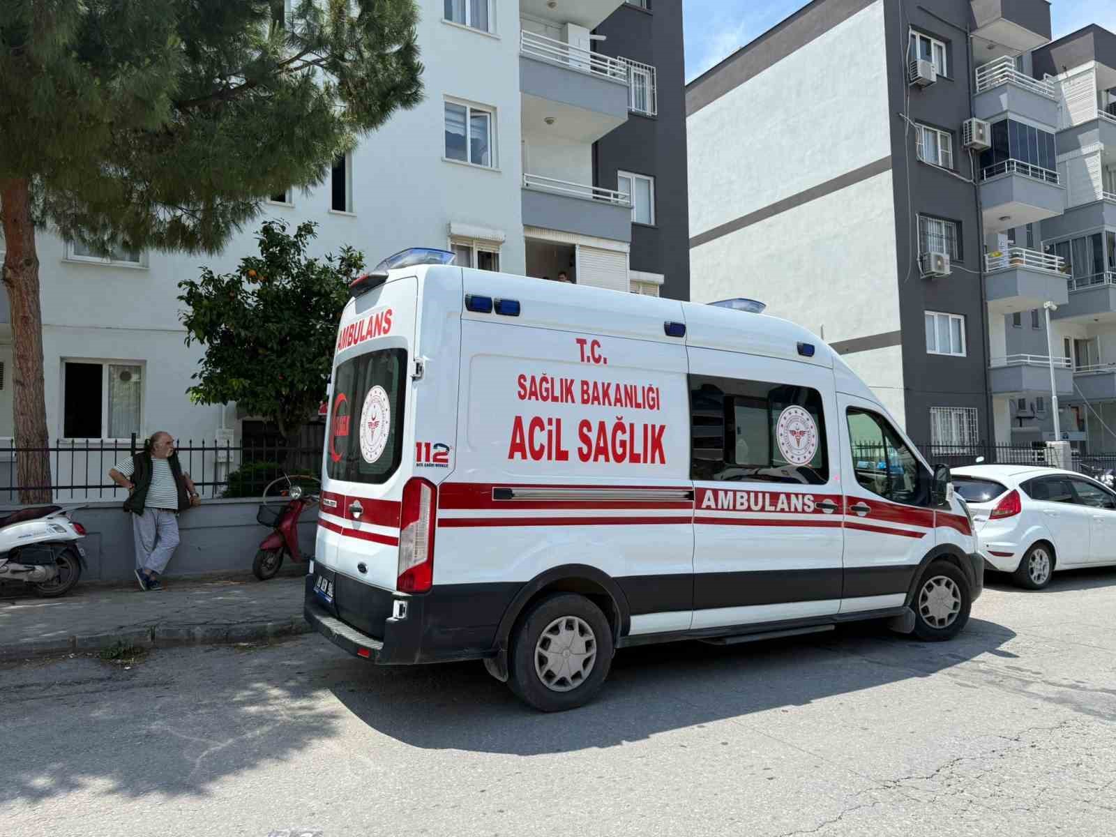 Kuşadası’nda bir kadın apartmanın girişinde ölü olarak bulundu