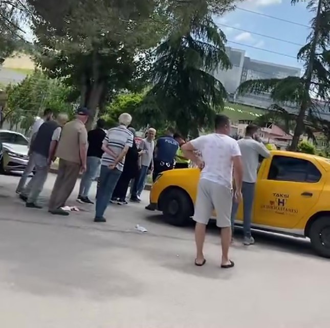 Taksinin çarptığı yaya yaralandı
