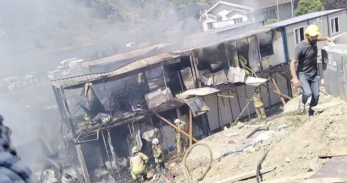 Gaziosmanpaşa’da işçilerin kaldığı konteynerde yangın