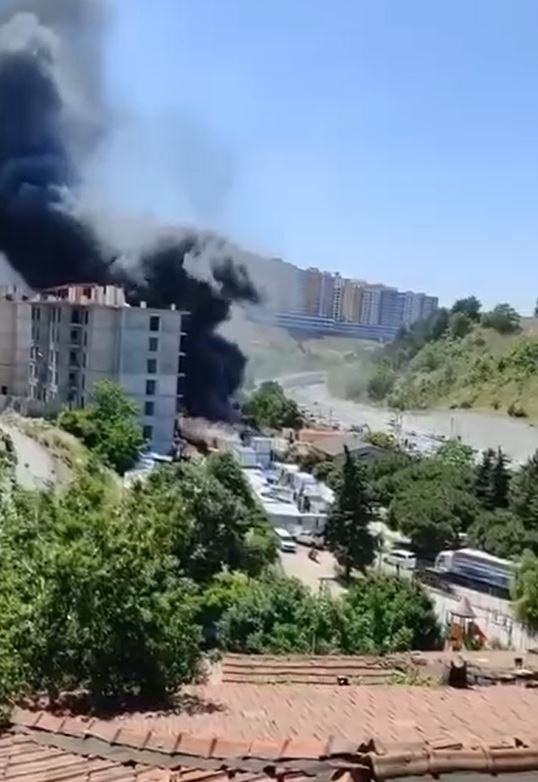 Gaziosmanpaşa’da işçilerin kaldığı konteynerde yangın

