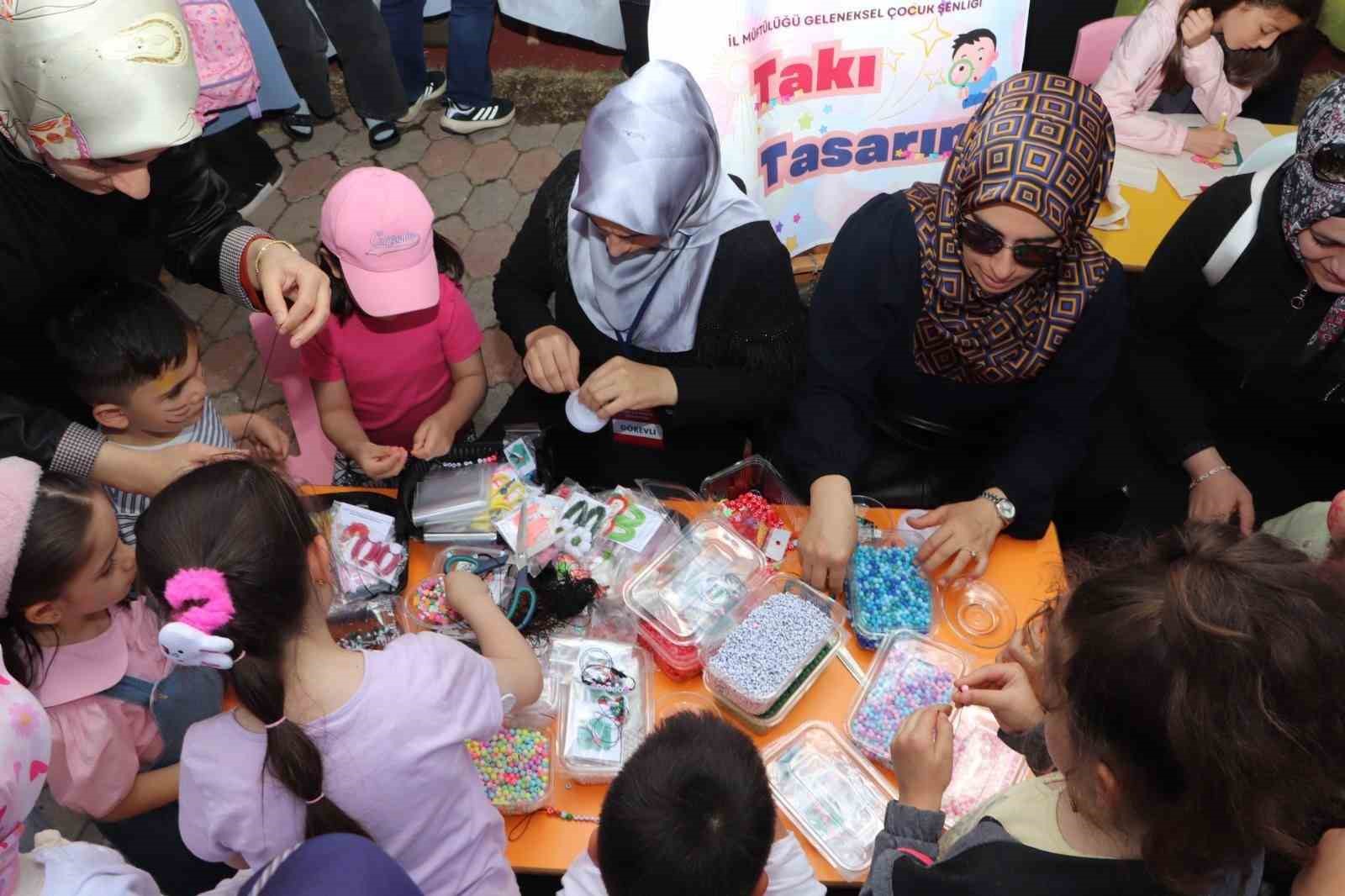 Çocuk şenliği renkli görüntülere sahne oldu