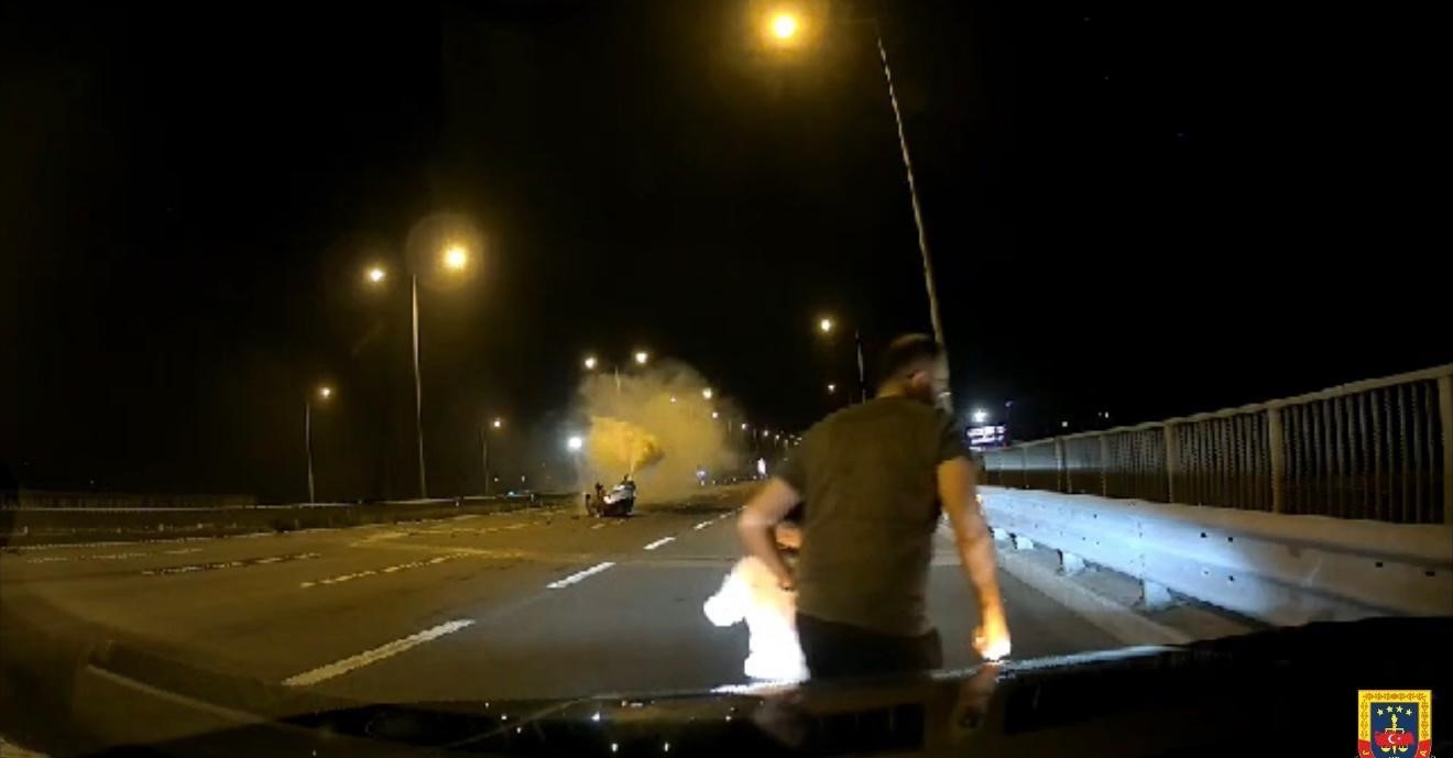 Taklalar atan otomobilden yola savrulmuştu: 9 yaşındaki çocuğun tedavisi sürüyor