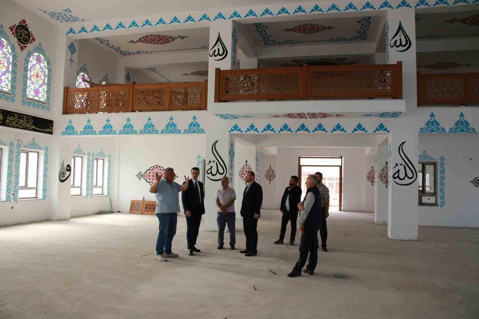 Yapımı devam eden camide son rötuşlar