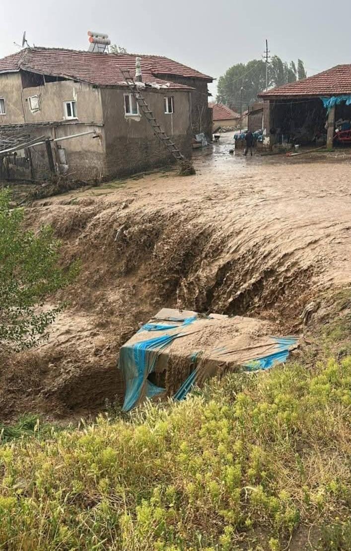 Yozgat&rsquo;ta şiddetli yağış sele neden oldu
