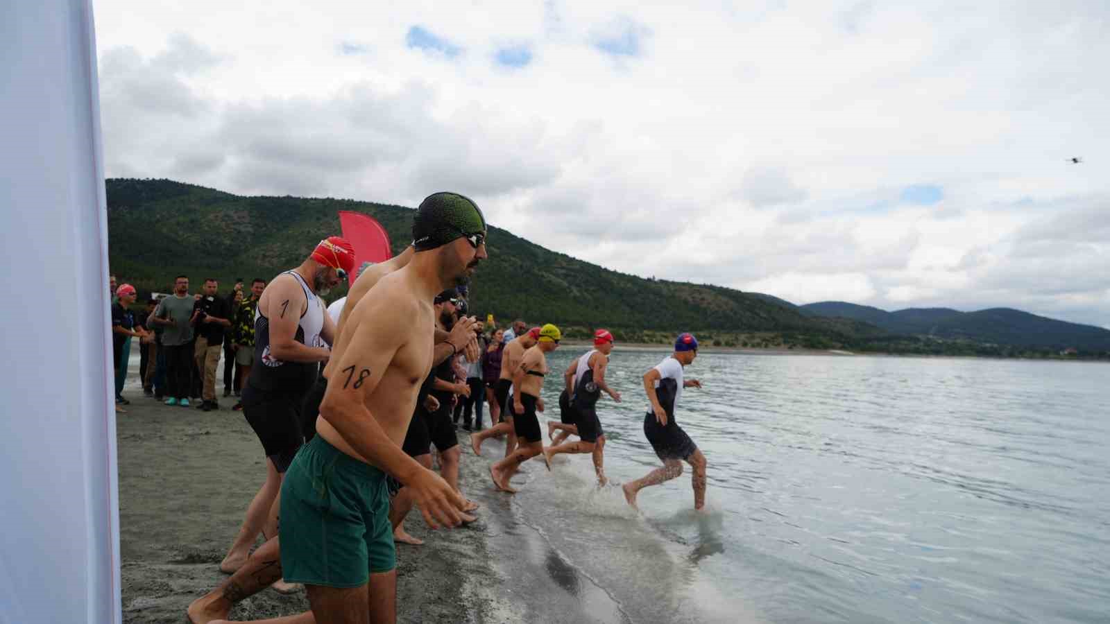 Beyazın ve turkuazın kalbinde nefes kesen mücadele; Salda Gölü’nde sporla doğa el ele