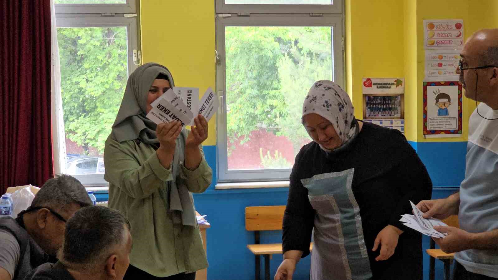 Aydınlıkevler Mahallesi 3. kez muhtarlık seçimine gitti
