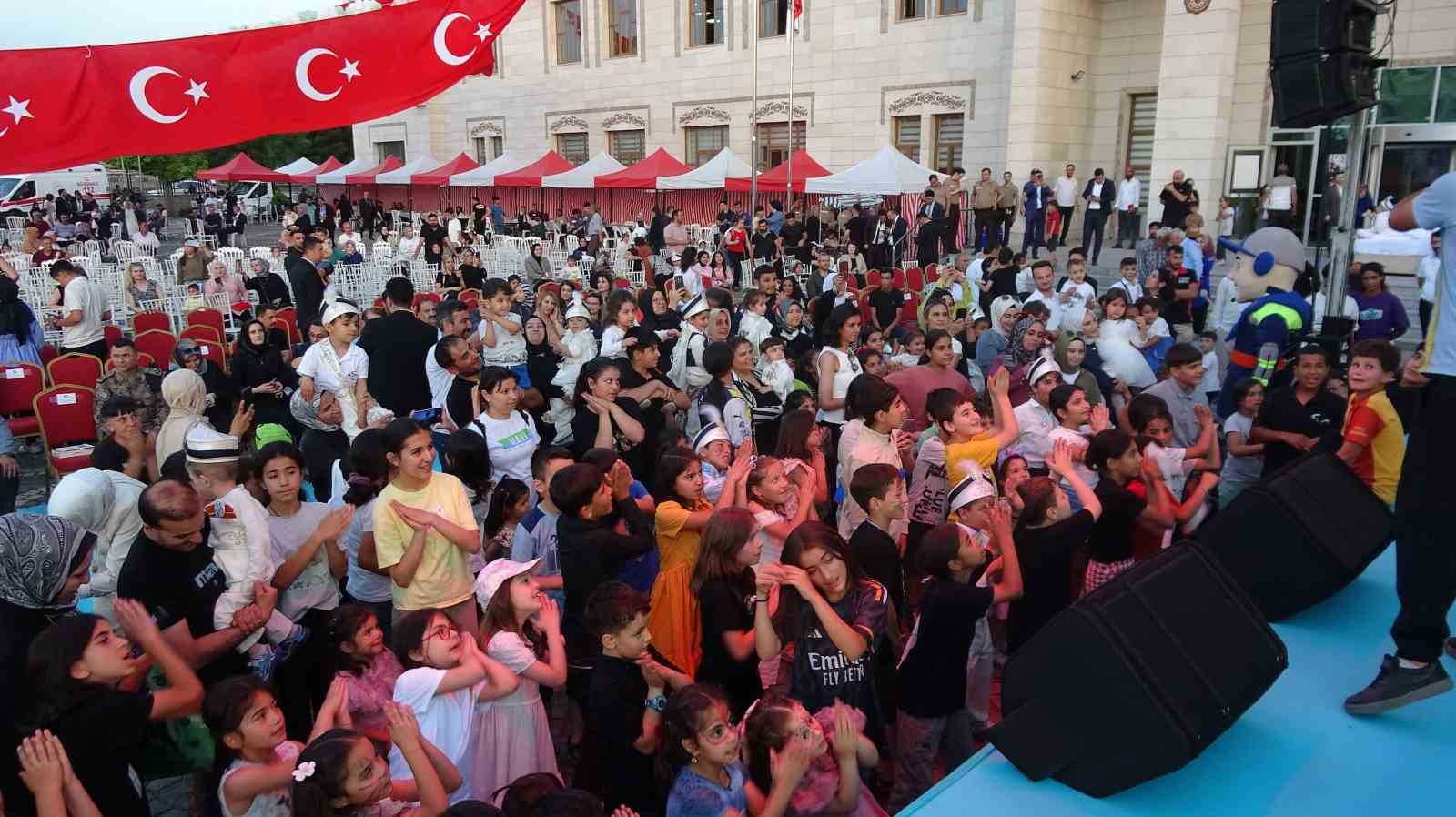 Siirt’te emniyetten toplu sünnet töreni