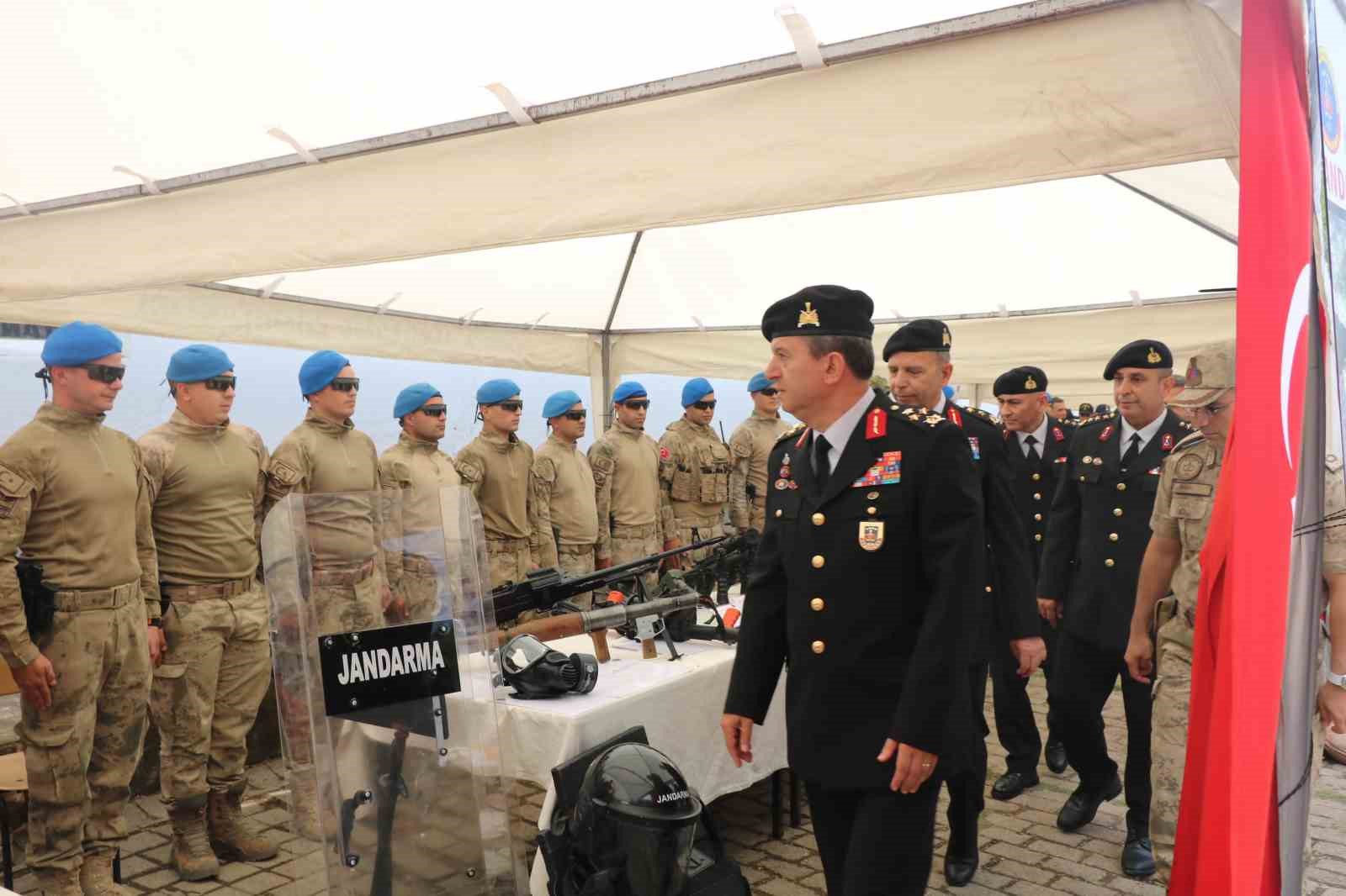 Acemi erlerin yemin töreninde ailelere jandarma ve KADES tanıtıldı