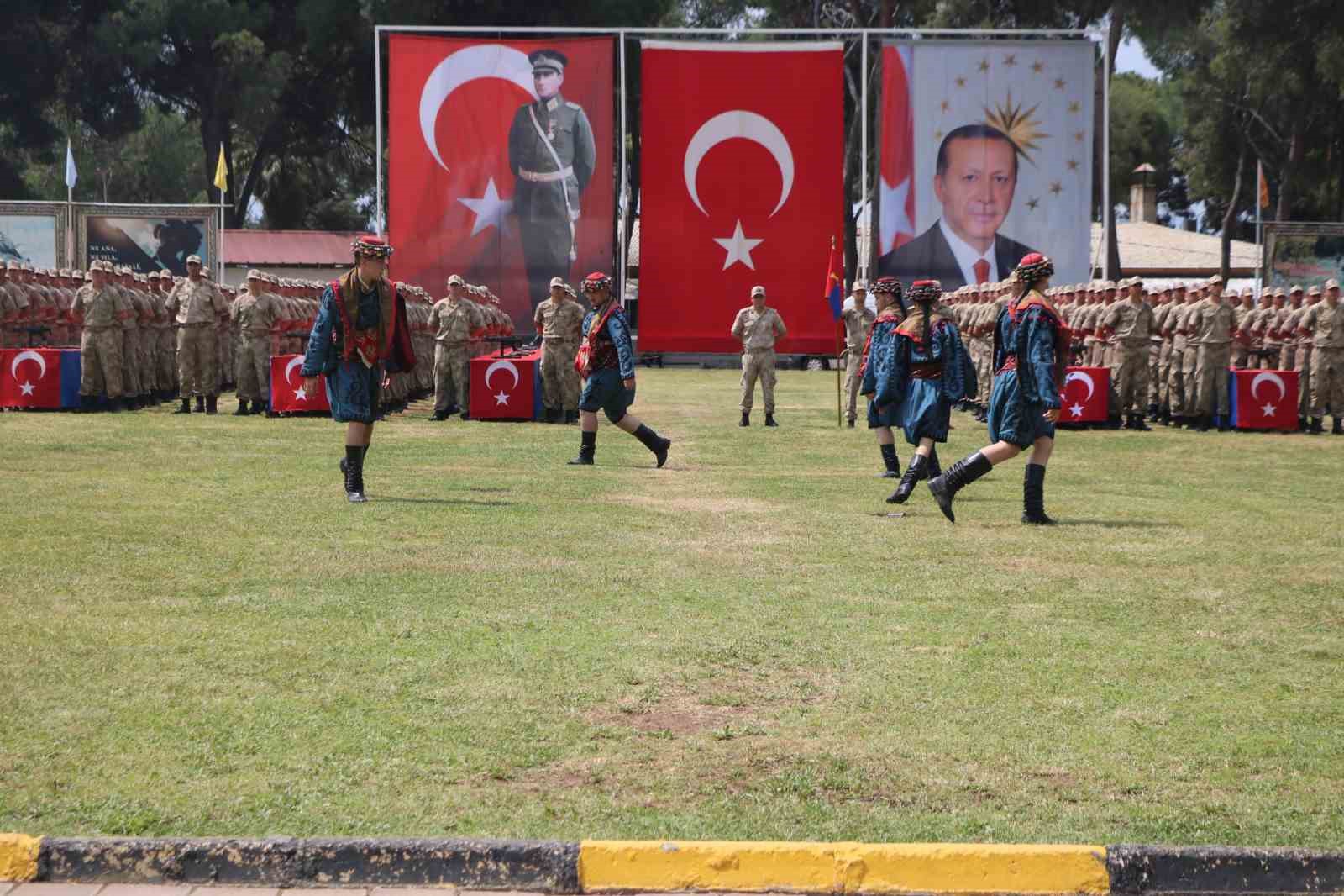 Acemi erlerin yemin t&ouml;reninde ailelere jandarma ve KADES tanıtıldı

