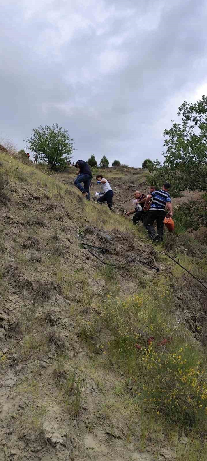 Şarampole devrilen traktörün altında kalan sürücü hayatını kaybetti