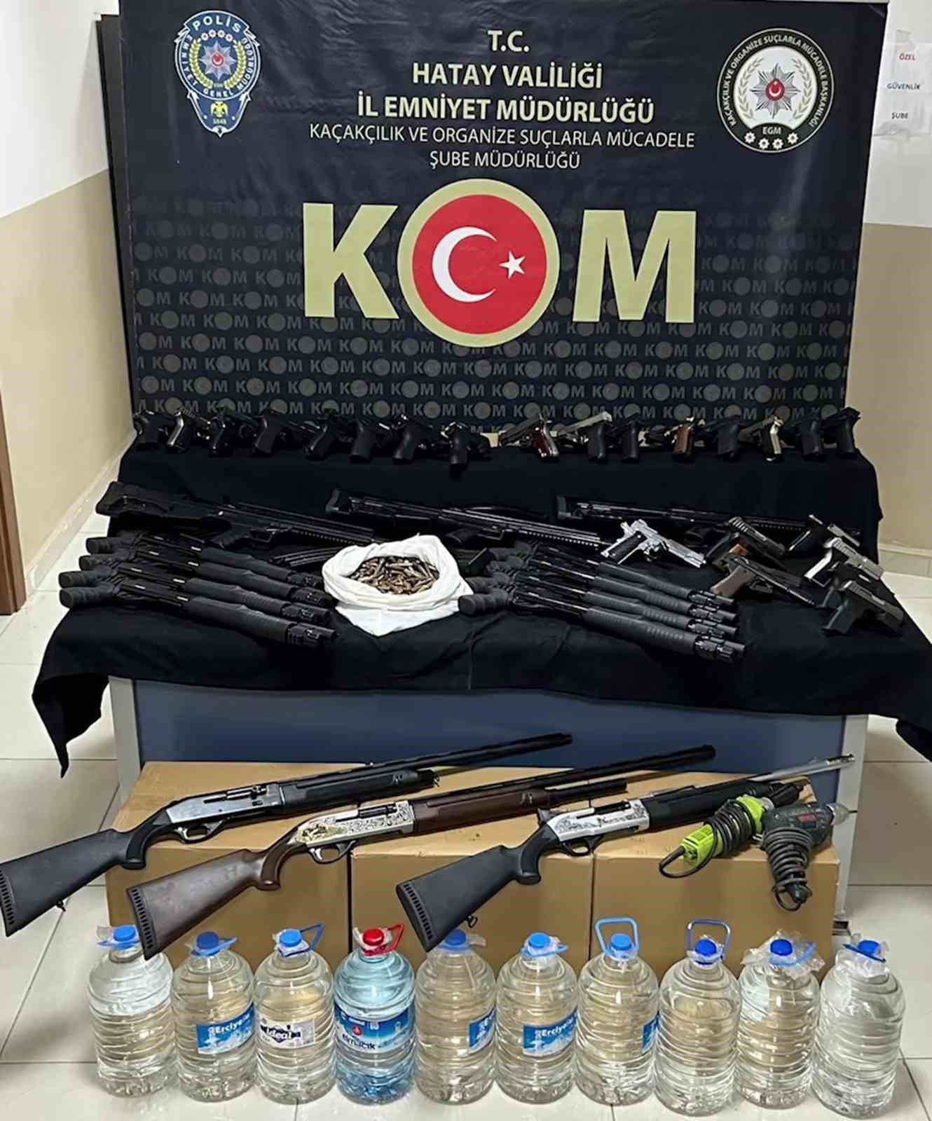 Hatay’da kaçakçılara operasyon: Çok sayıda silah ve mühimmat ele geçirildi