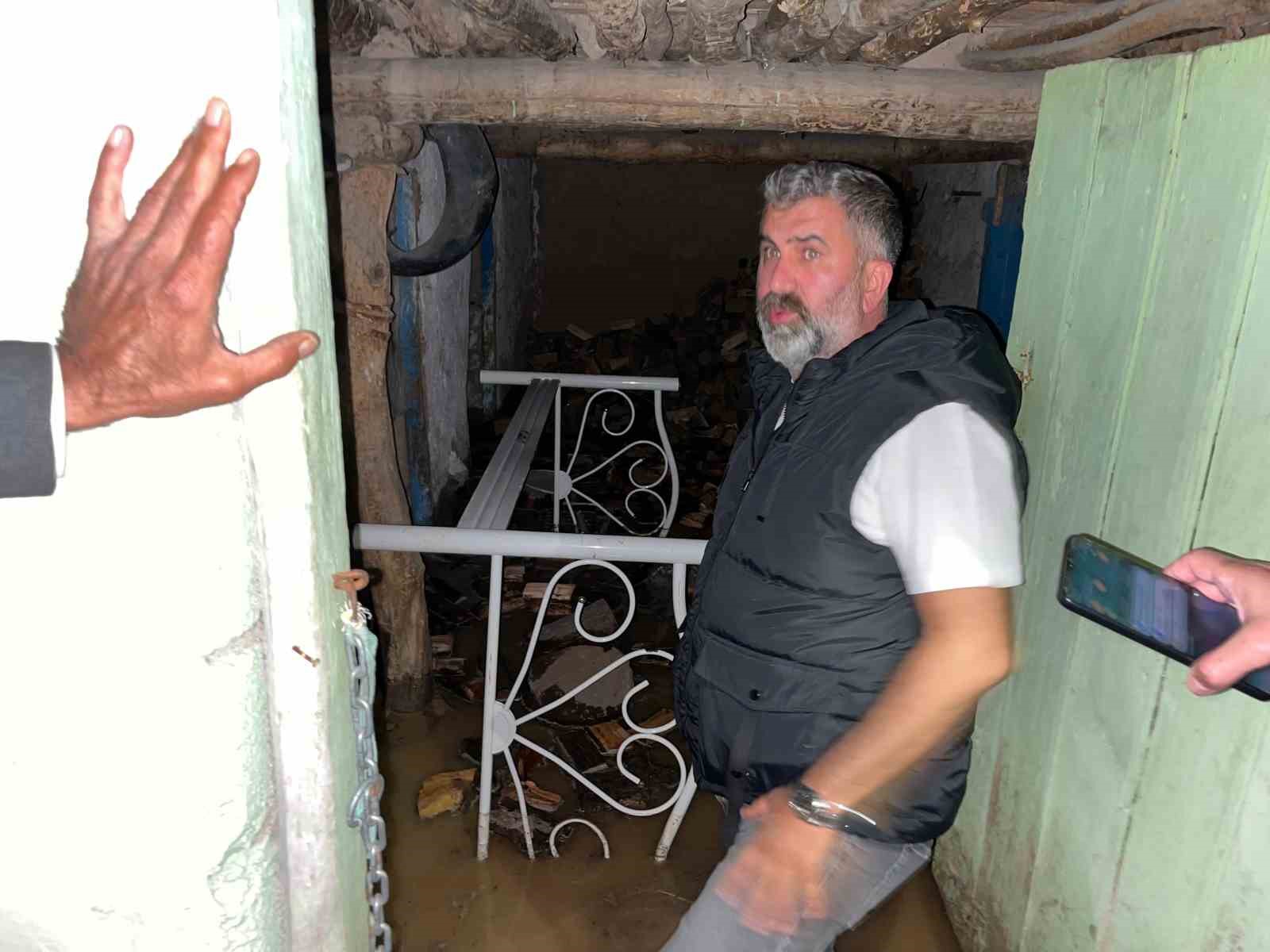 Kırşehir’in Toklümen köyünde sel: 3 ev tahliye edildi