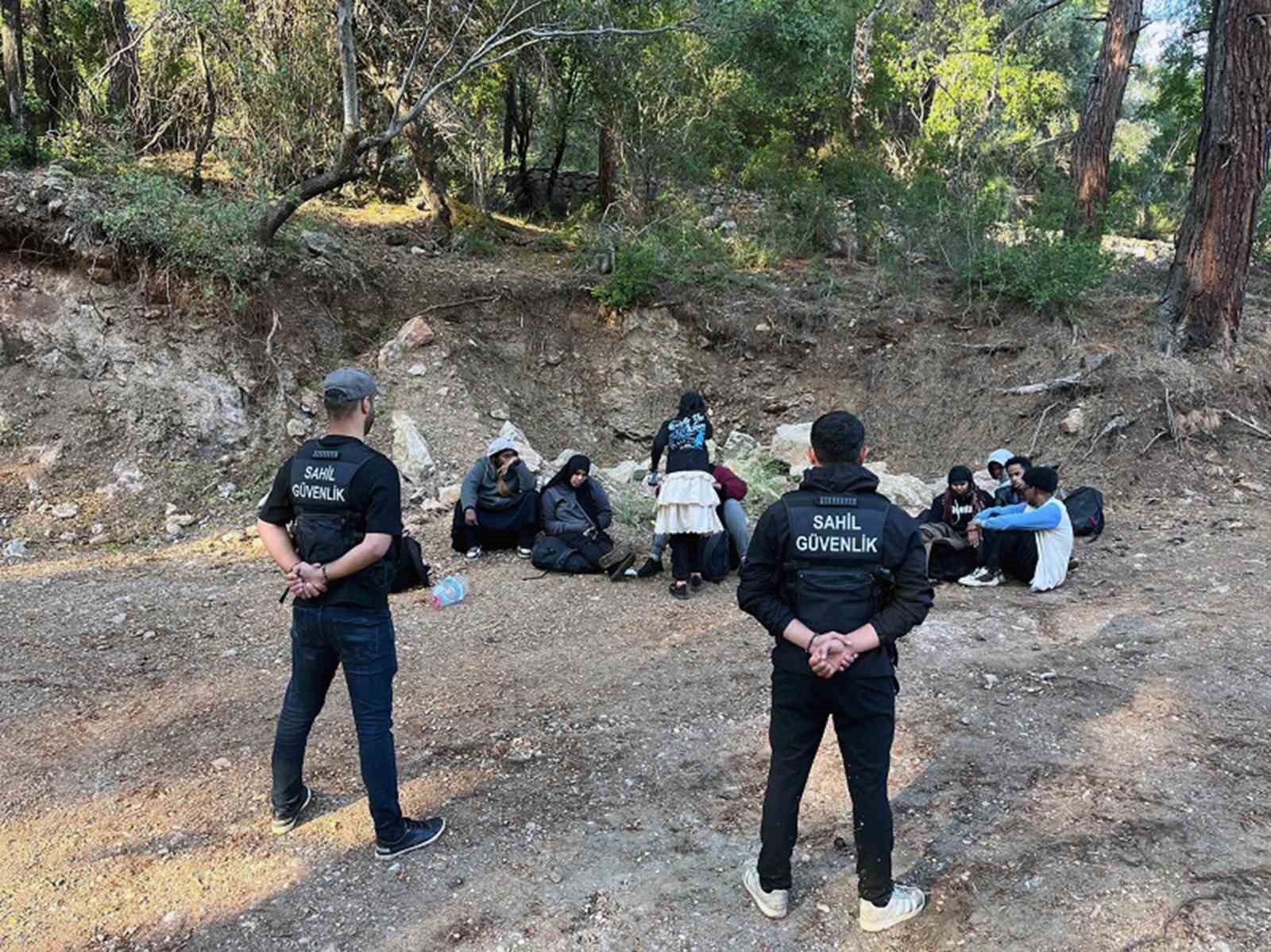 Fethiye Kayaköy’de 1’i çocuk 10 düzensiz göçmen yakalandı