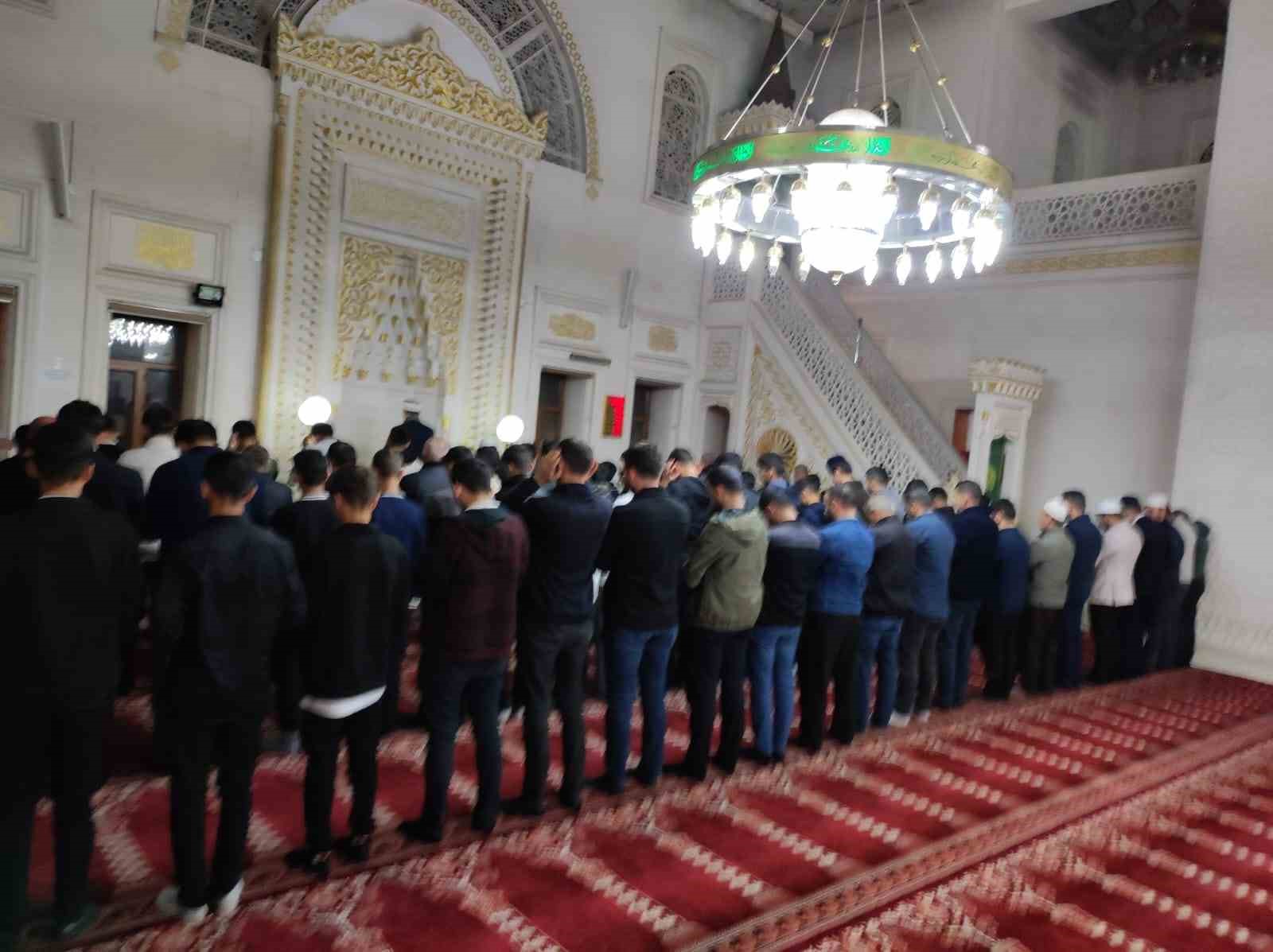 Y&uuml;ksekova Anadolu İmam Hatip Lisesi &ouml;ğrencilerinden anlamlı Filistin duyarlılığı: Sabah namazında buluştular
