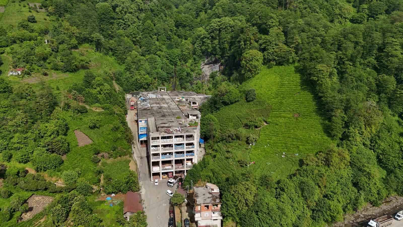 Rize’de 4 katlı kurban pazarında hareketlilik arttı