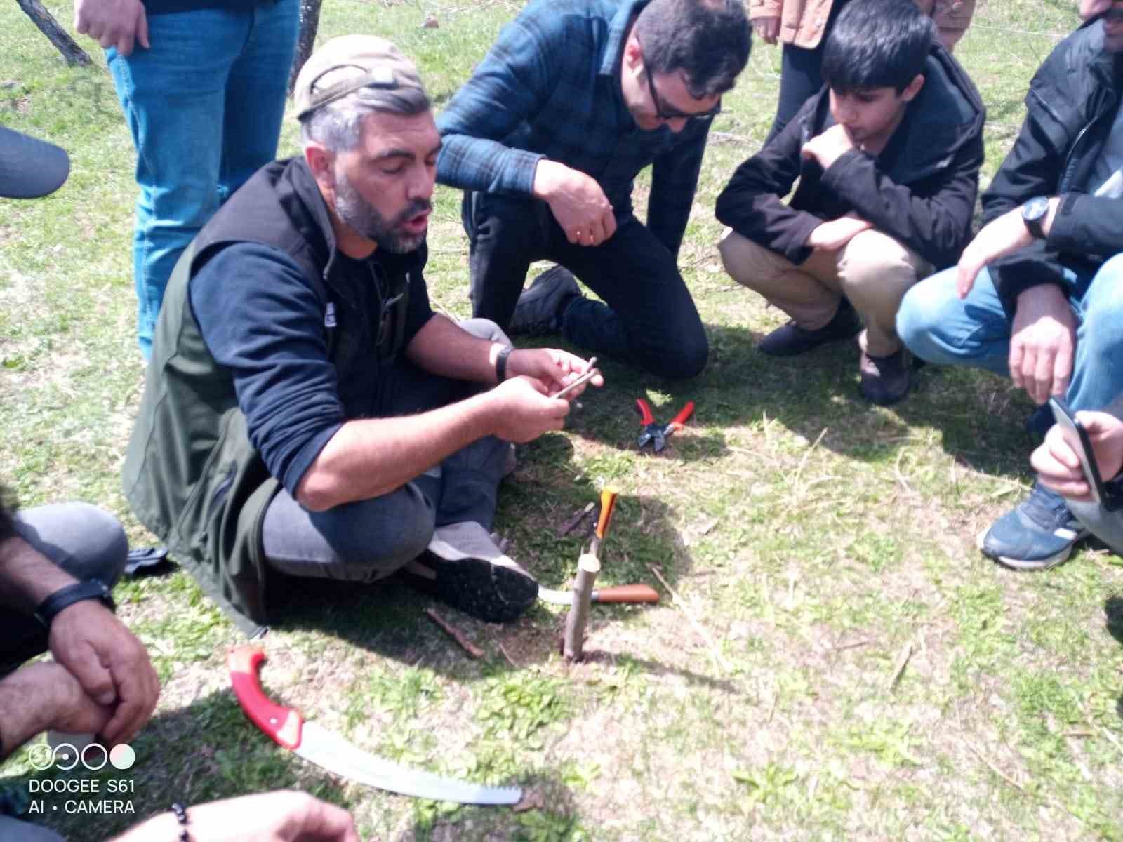 Posof’ta meyve ağaçlarını budama ve aşılama kursu düzenlendi
