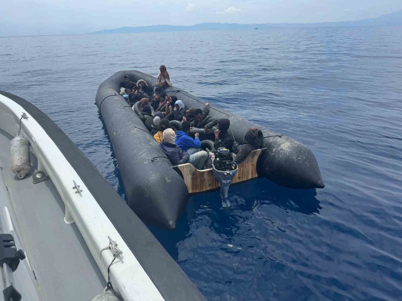 Sahil G&uuml;venlik, hem denizde hem karada yakaladı
