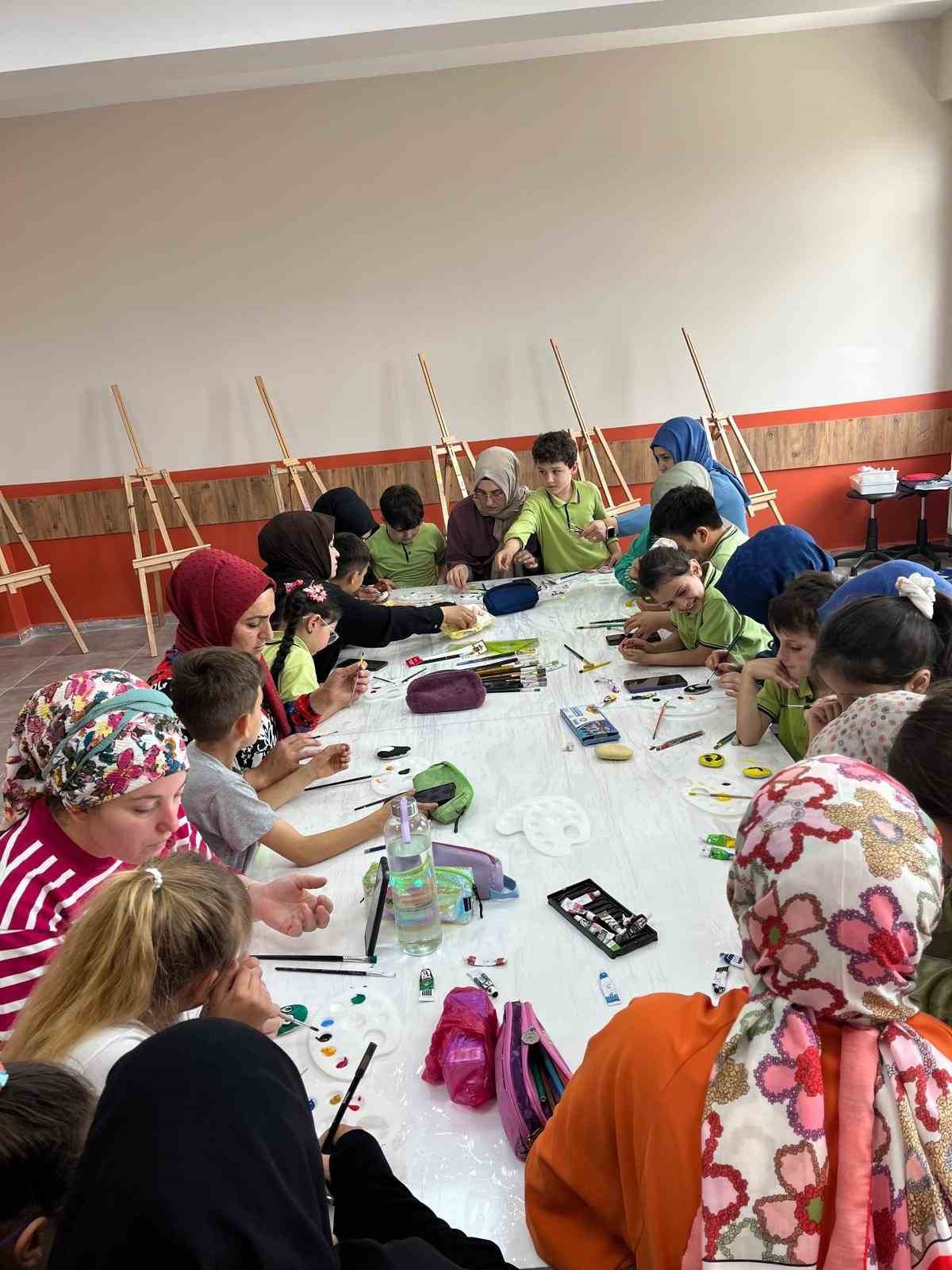 Anneler bu sefer okulda &ccedil;ocuklarıyla ders yaptı
