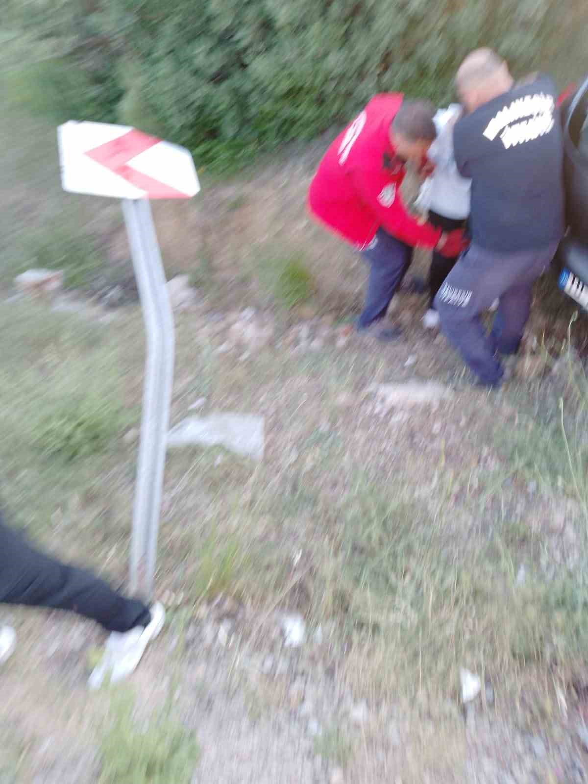 Balya&rsquo;da otomobil şarampole u&ccedil;tu; 1 yaralı
