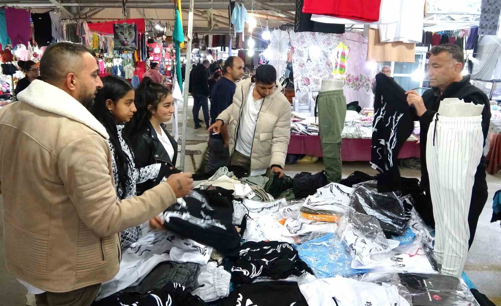 K&uuml;tahya&rsquo;da Bayram Pazarı ilgi g&ouml;r&uuml;yor
