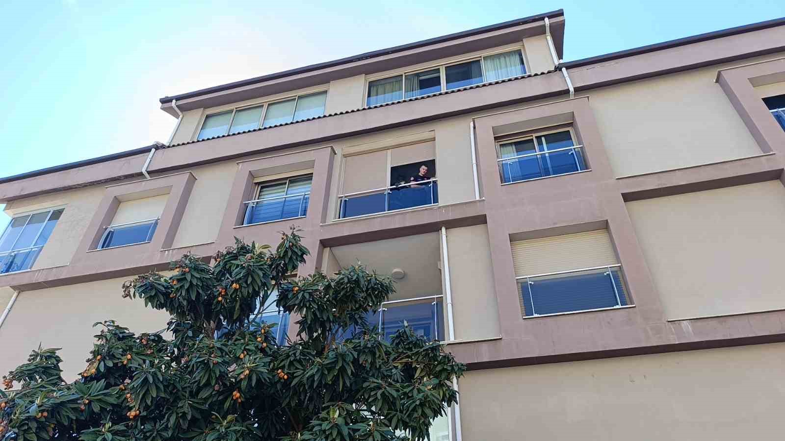 Ocakta unutulan d&uuml;d&uuml;kl&uuml; tencerenin dumanları itfaiyeyi alarma ge&ccedil;irdi
