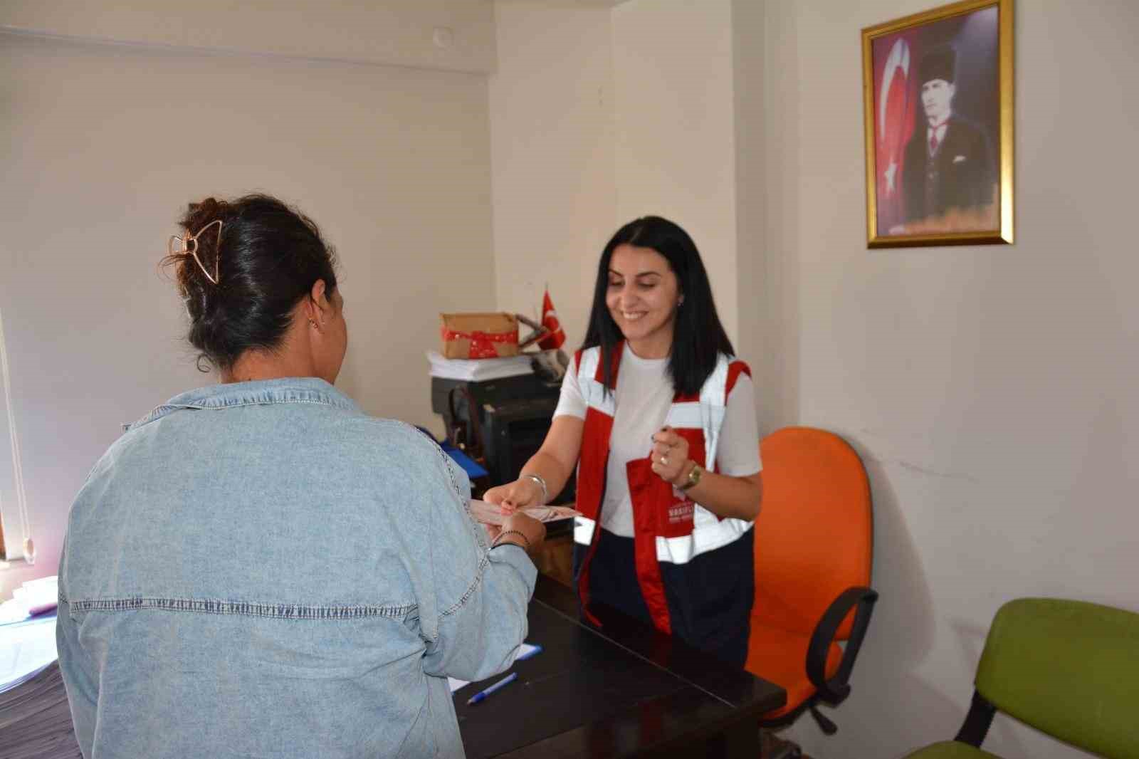 İzmir Vakıflar B&ouml;lge M&uuml;d&uuml;rl&uuml;ğ&uuml; 624 &ccedil;ocuğun y&uuml;z&uuml;n&uuml; g&uuml;ld&uuml;rd&uuml;
