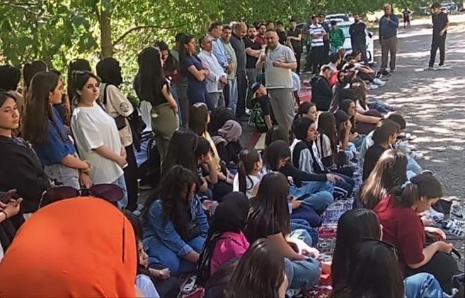 Hakkari Müftülüğü liseli gençleri köyde ağırladı