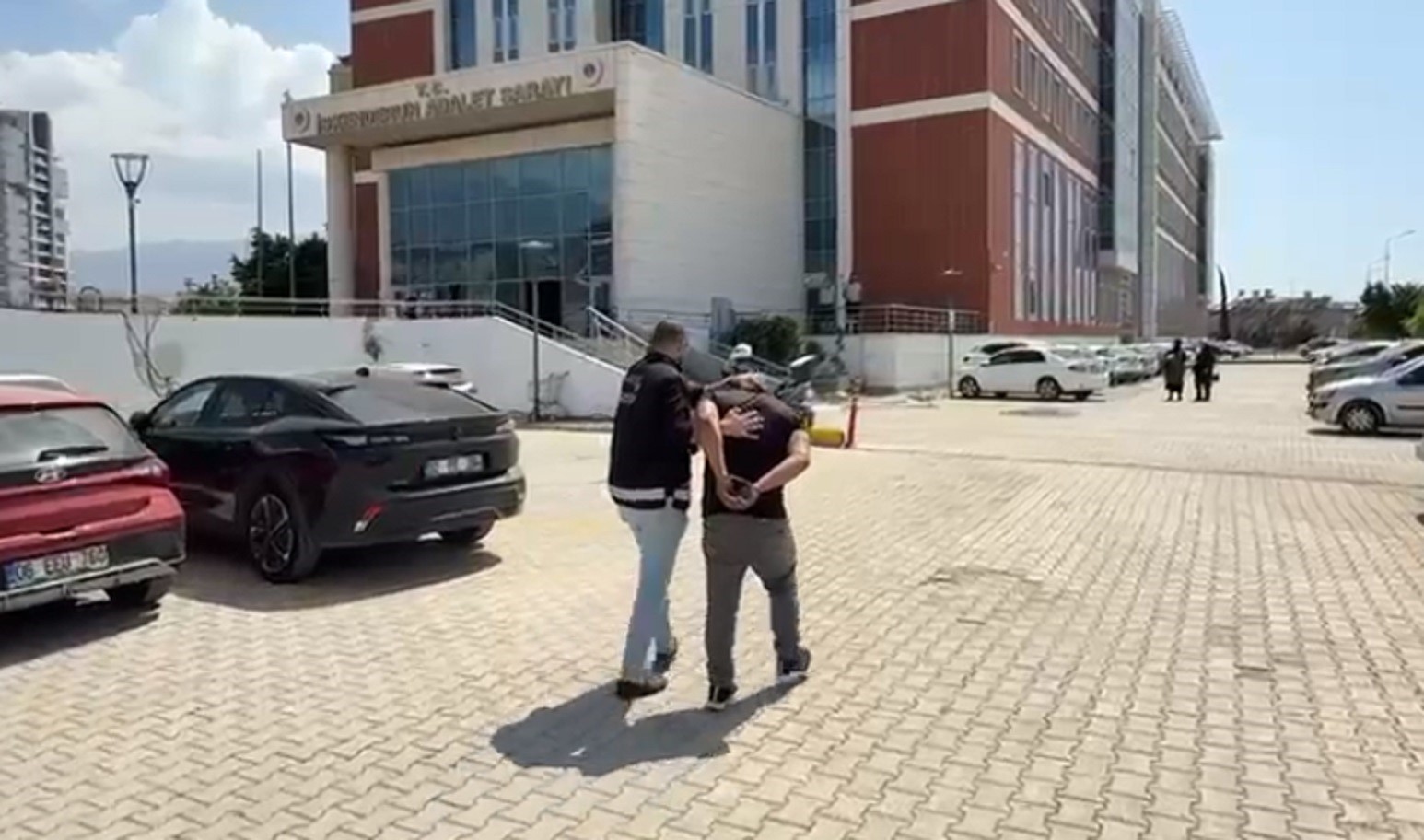 İskenderun&rsquo;da asayiş operasyonu: 3 g&ouml;zaltı, 2 tutuklama
