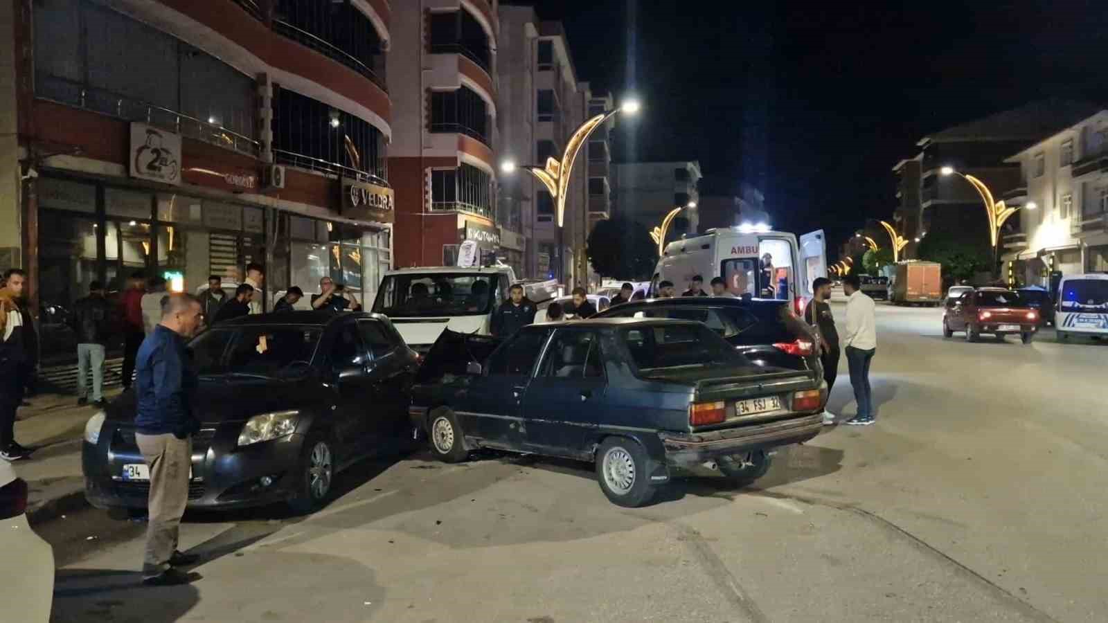 &Ccedil;orum&rsquo;da iki otomobil &ccedil;arpıştı: 1 yaralı
