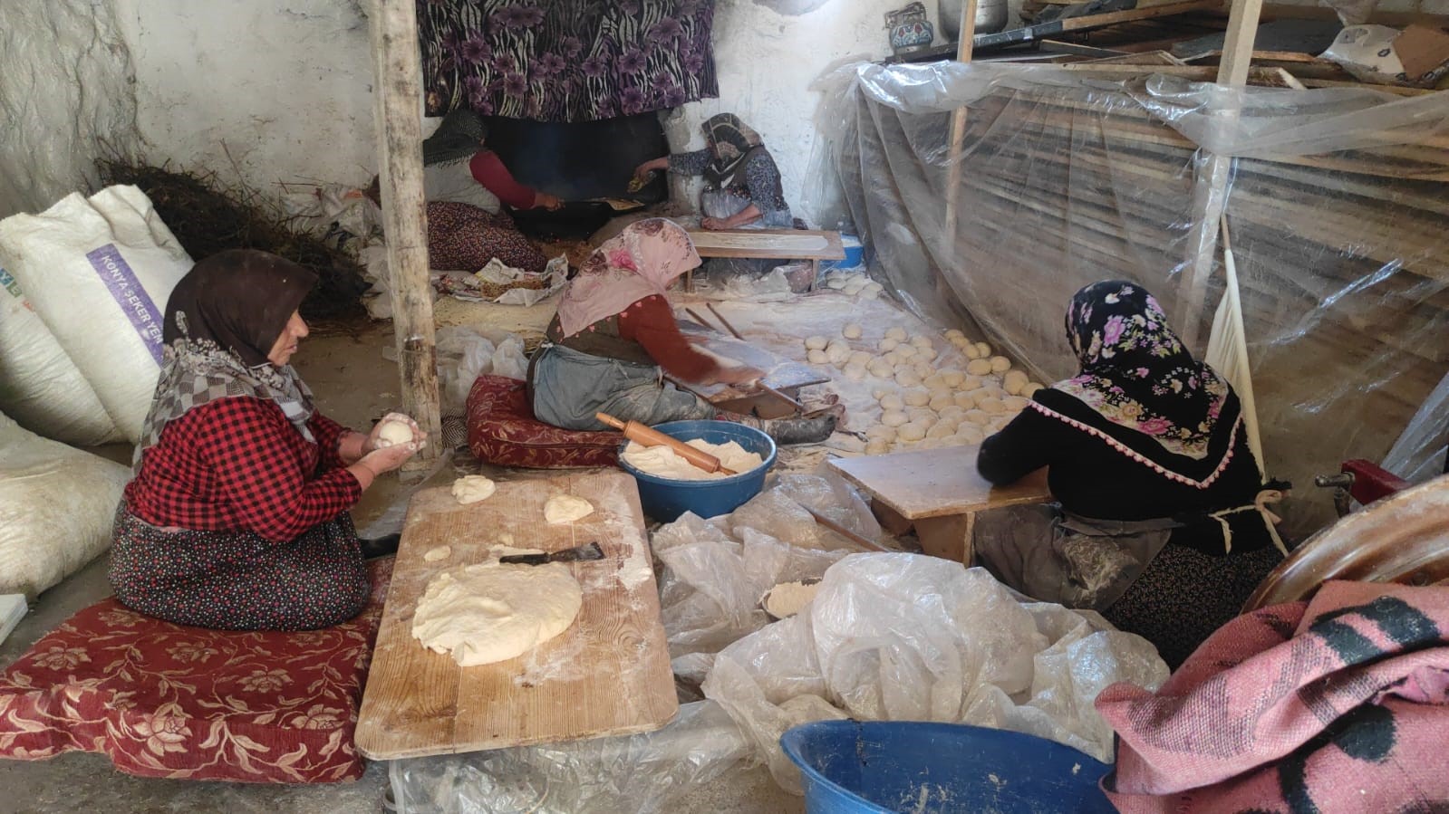 Yozgatlı kadınların imece usulü yufka mesaisi başladı