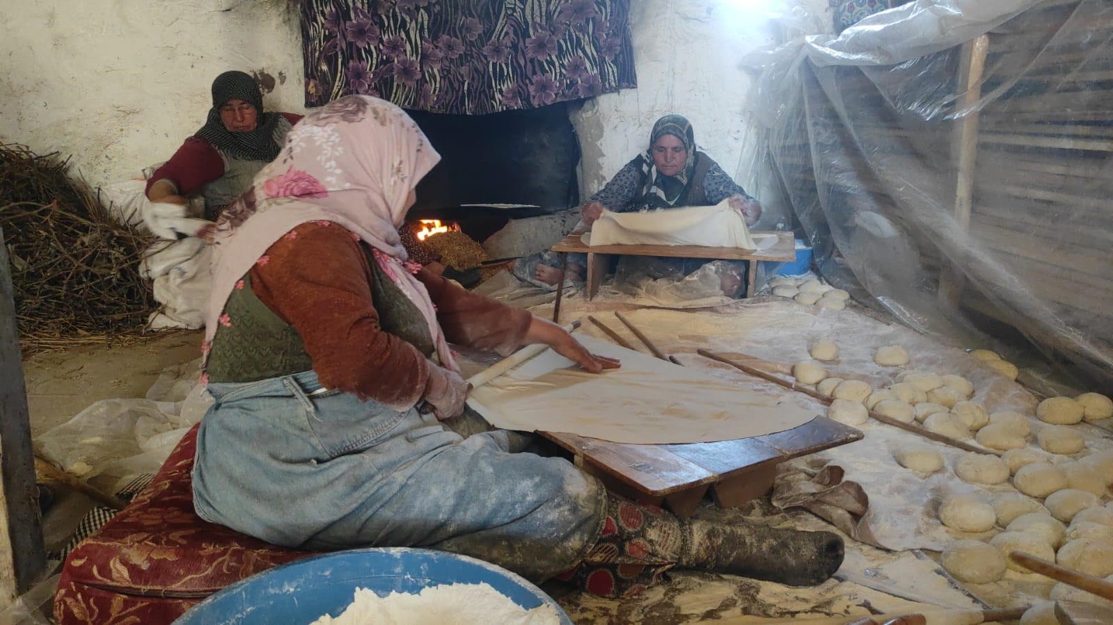 Yozgatlı kadınların imece usulü yufka mesaisi başladı
