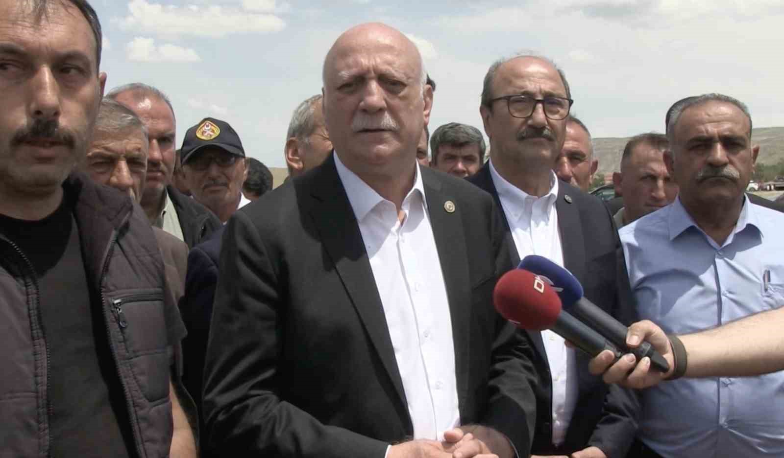 TZOB Genel Başkanı Bayraktar, Çankırı’da kuraklıktan etkilenen tarlaları inceledi