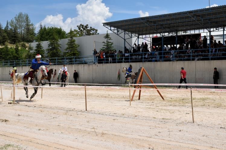 81 ilden gelen gen&ccedil;ler S&ouml;ğ&uuml;t&rsquo;te tarihle buluştu
